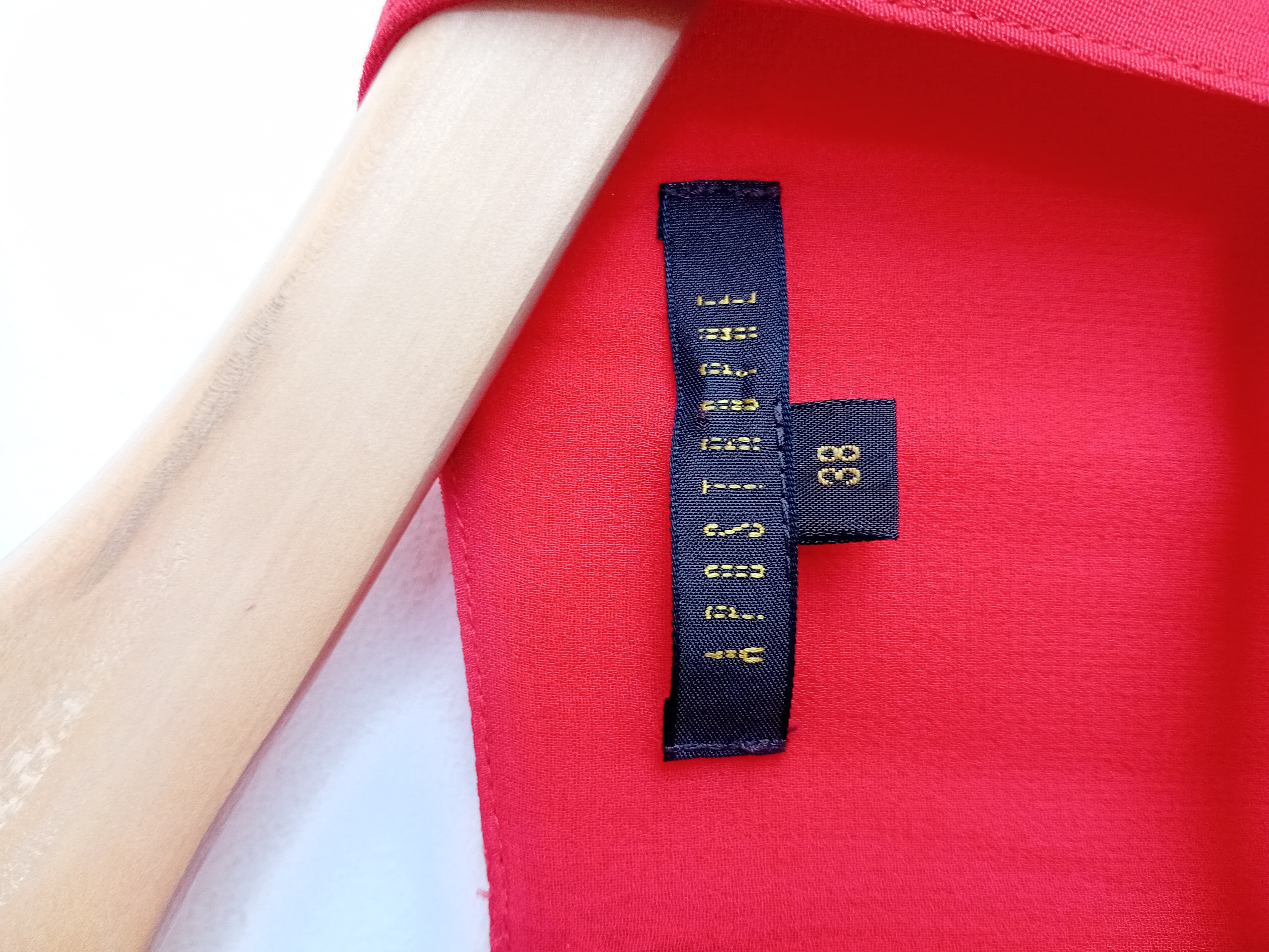Robe rouge en soie avec perles Apostrophe