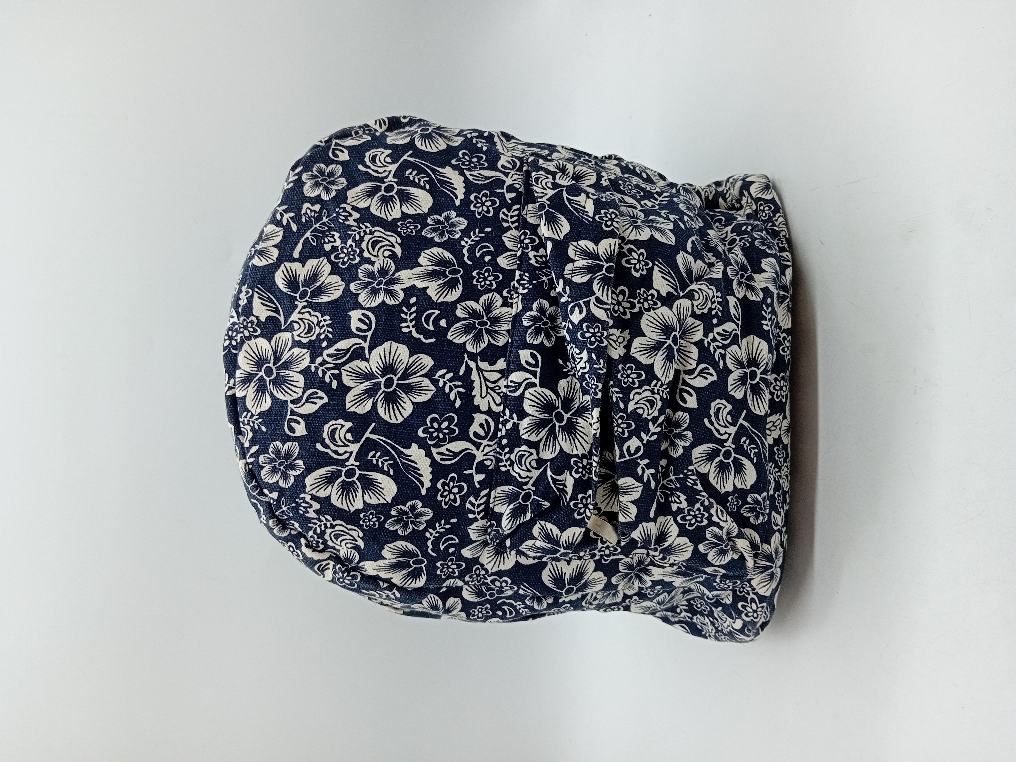Sac à dos bleu à motifs fleurs