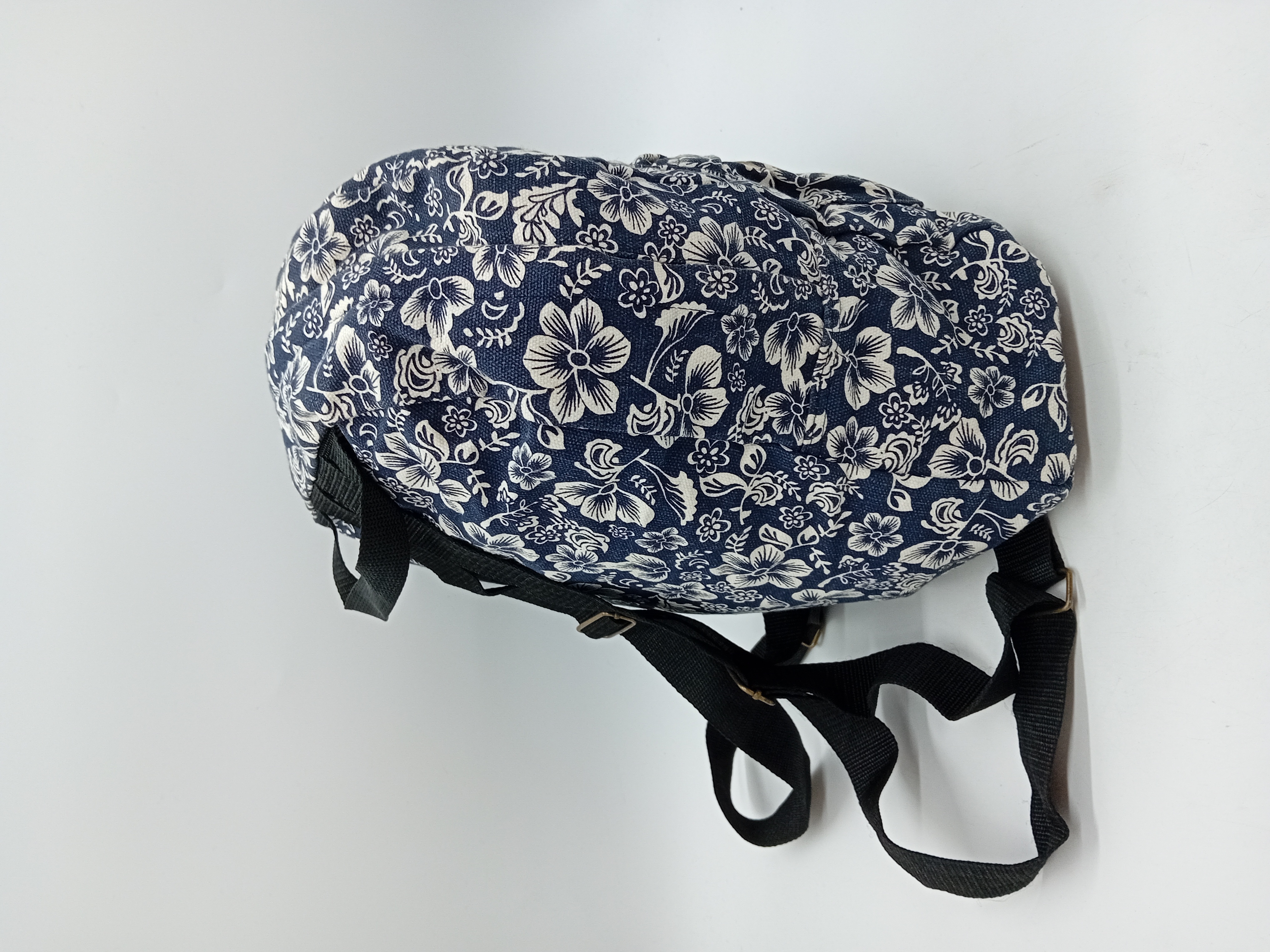 Sac à dos bleu à motifs fleurs