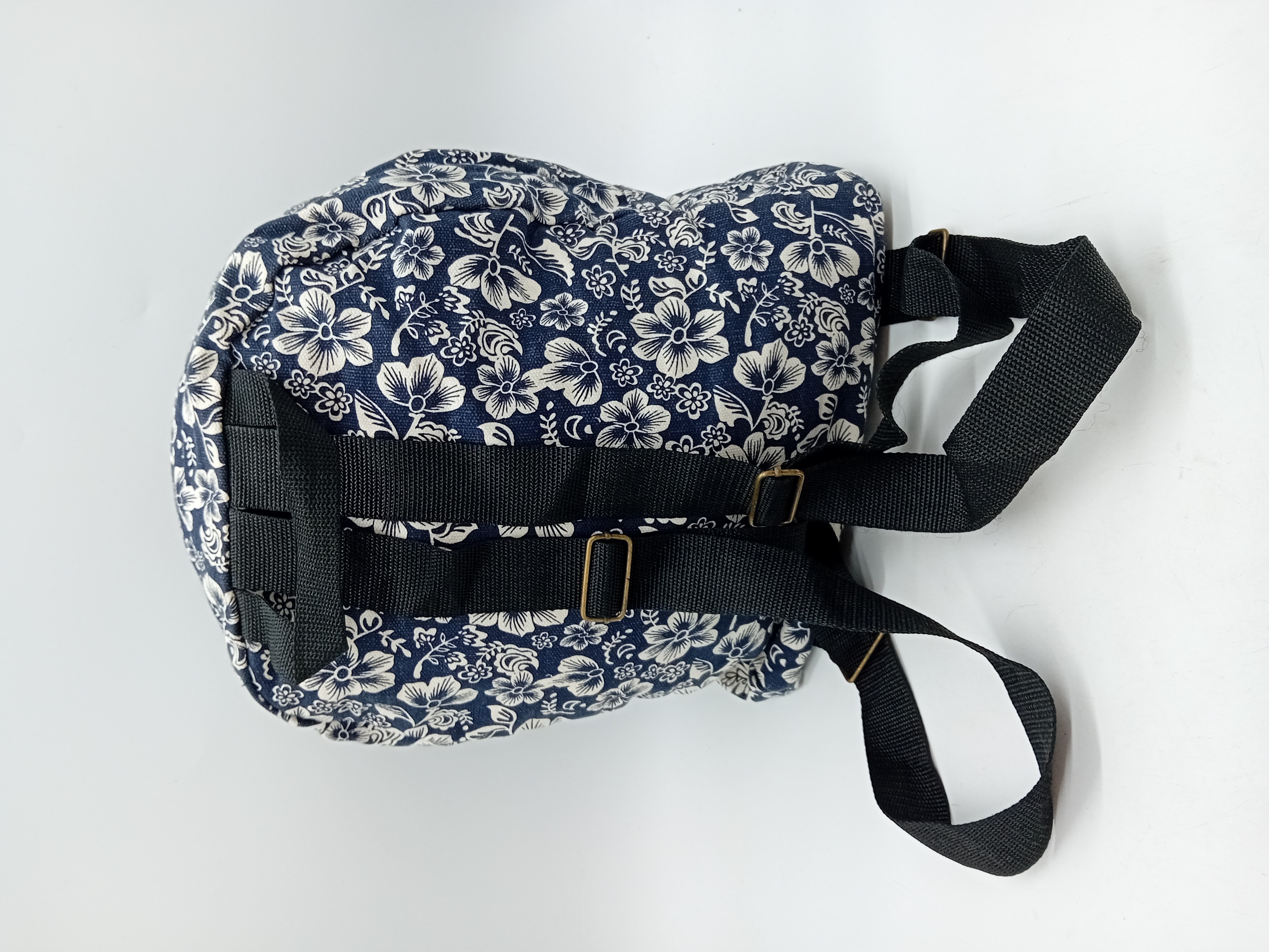 Sac à dos bleu à motifs fleurs