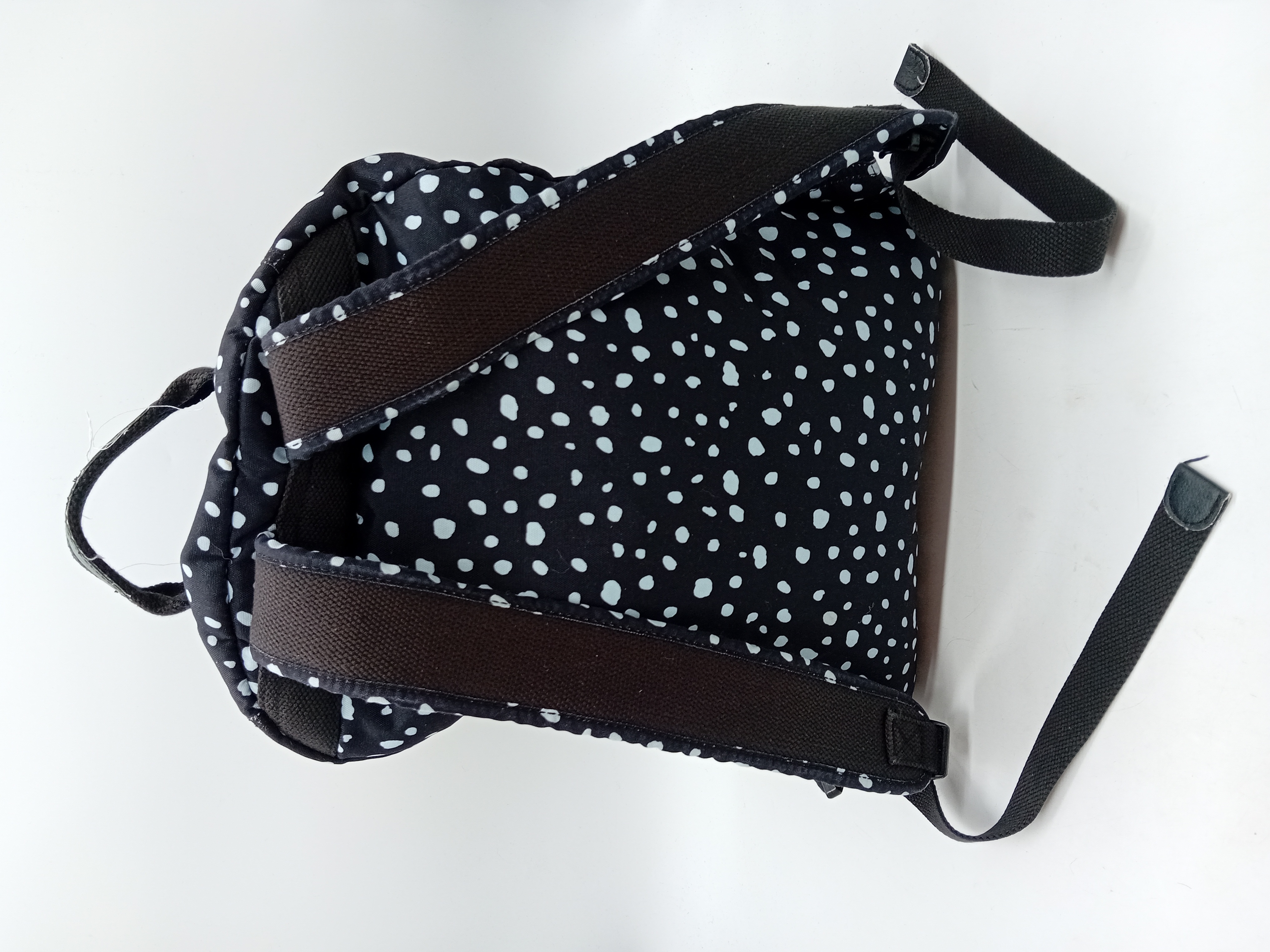 Sac à dos Kipling à pois noirs et blancs
