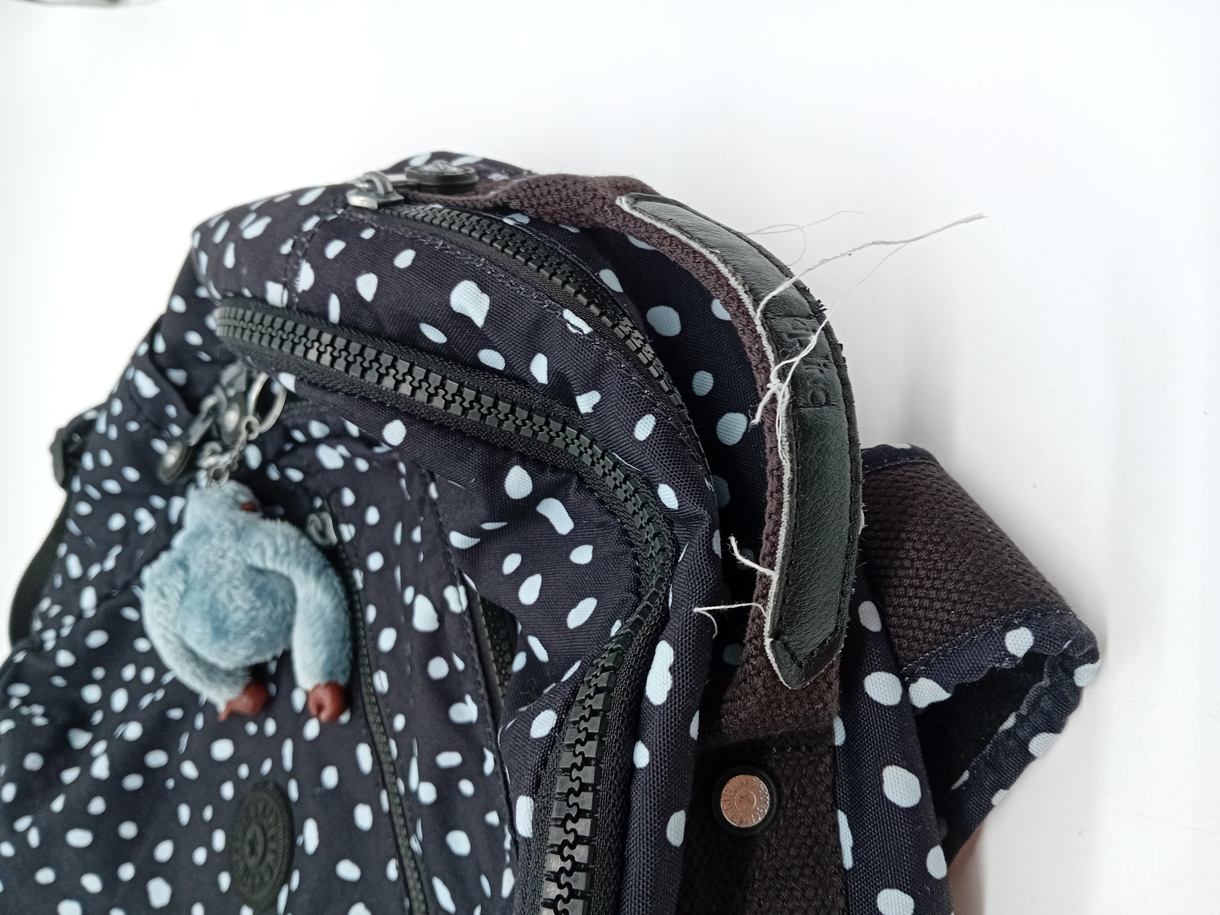 Sac à dos Kipling à pois noirs et blancs