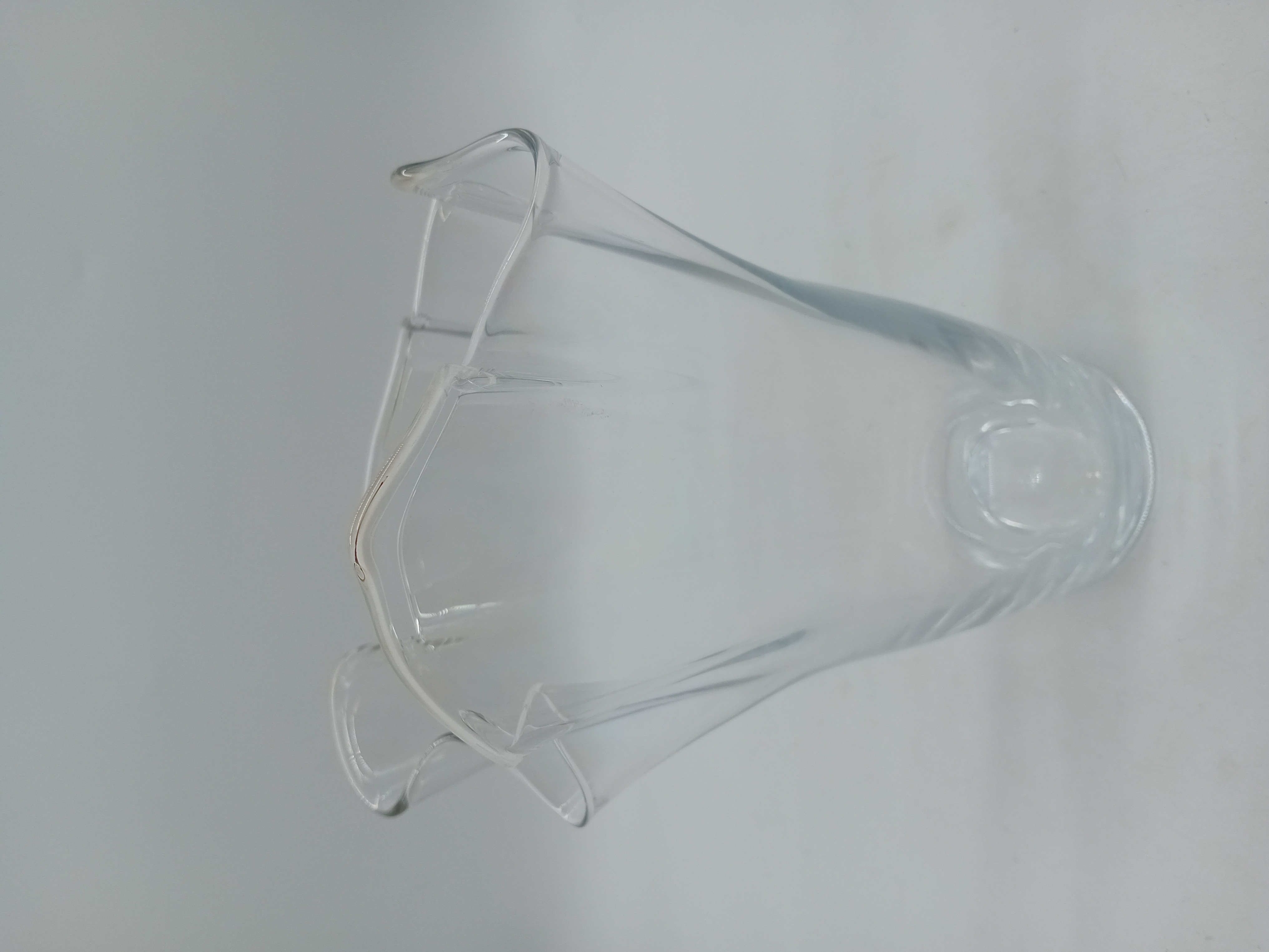 Vase En Verre Transparent Ondulé Design