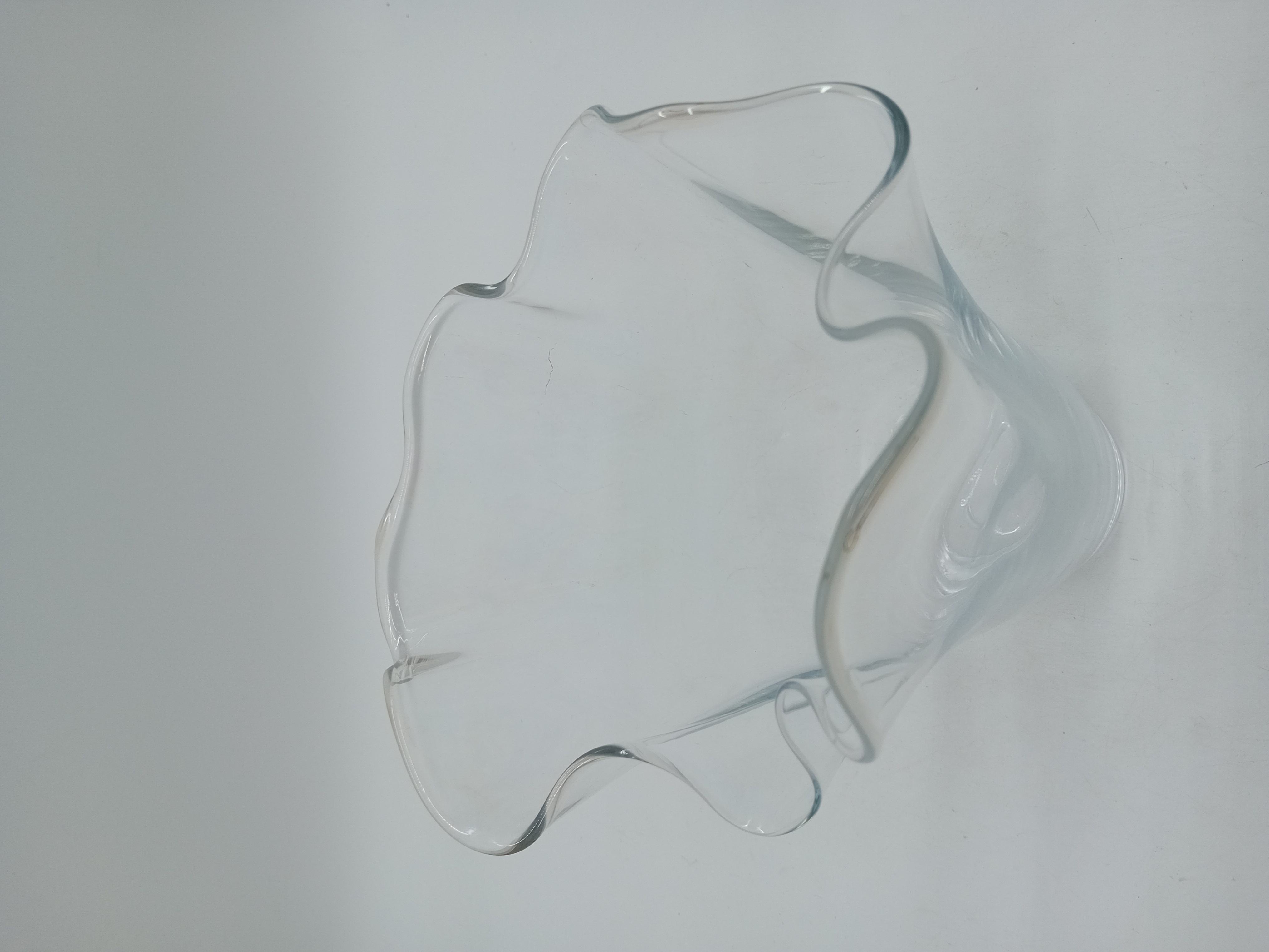 Vase En Verre Transparent Ondulé Design