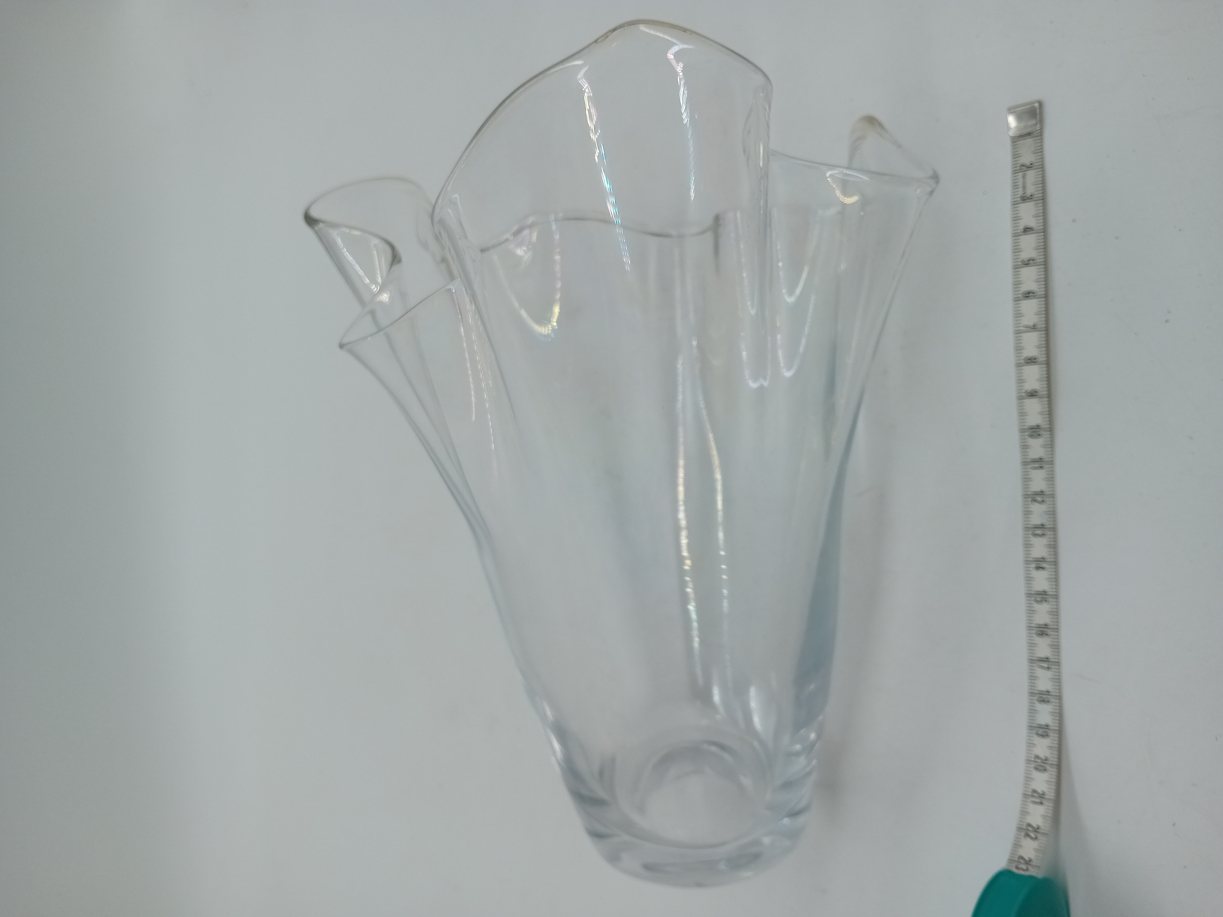 Vase En Verre Transparent Ondulé Design