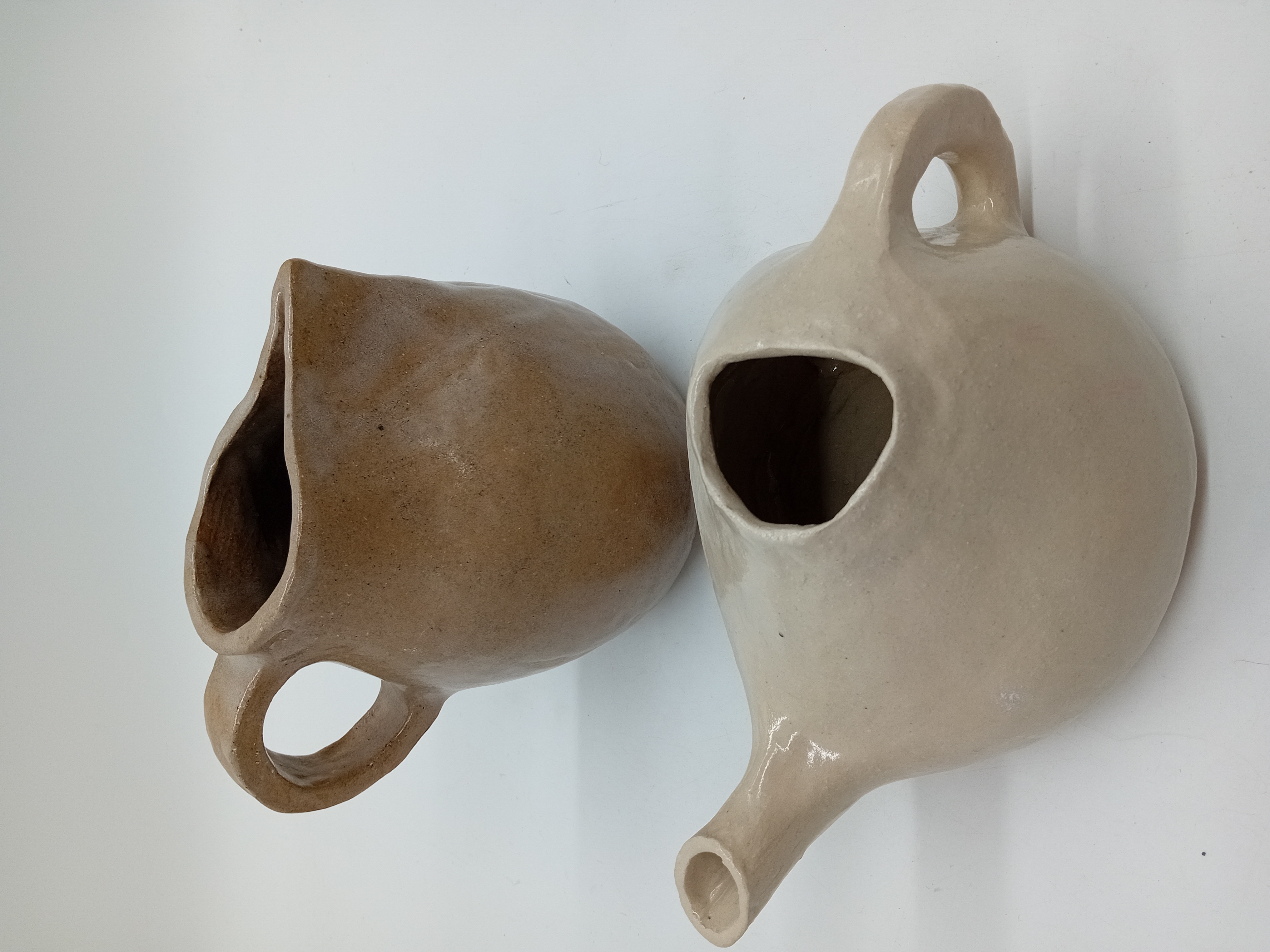 Duo De Pichets Artisanaux En Grès