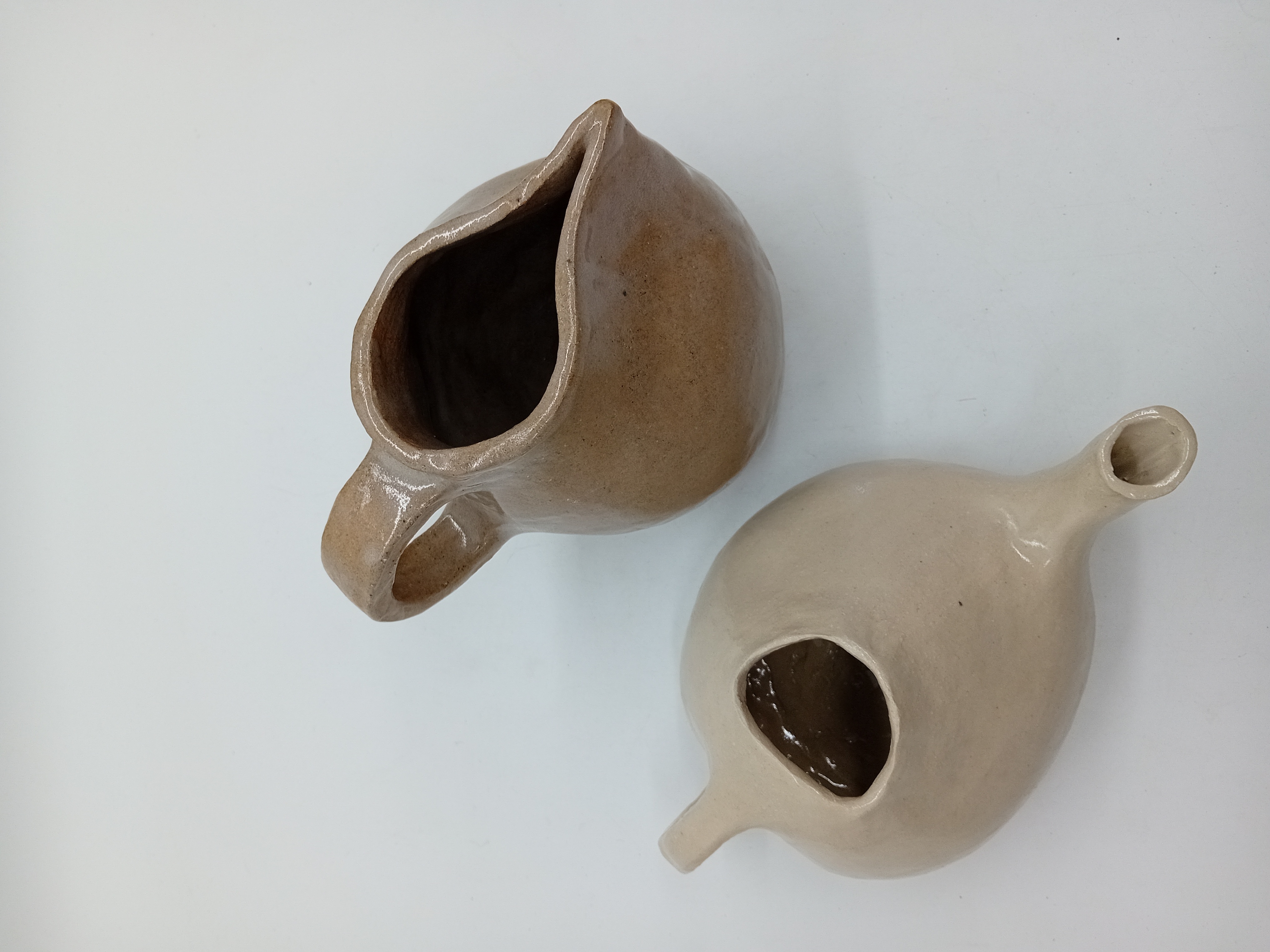 Duo De Pichets Artisanaux En Grès