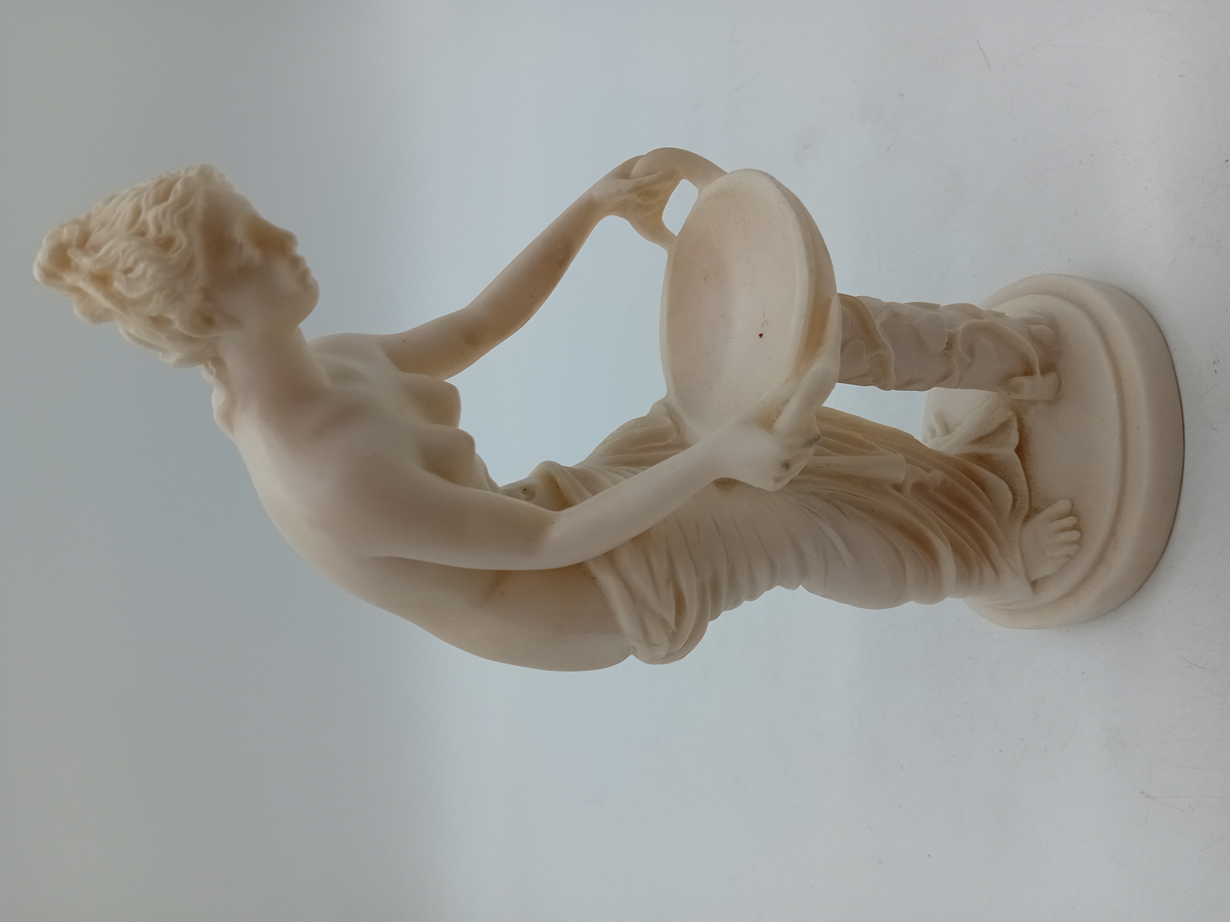 Statue Femme Albatre Ifestos