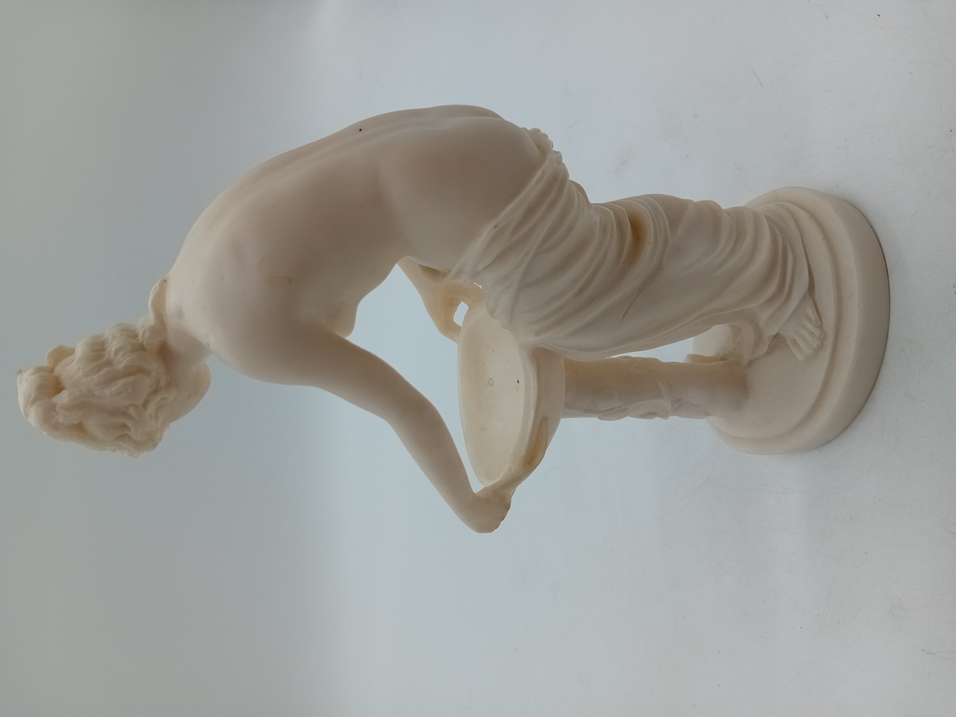 Statue Femme Albatre Ifestos