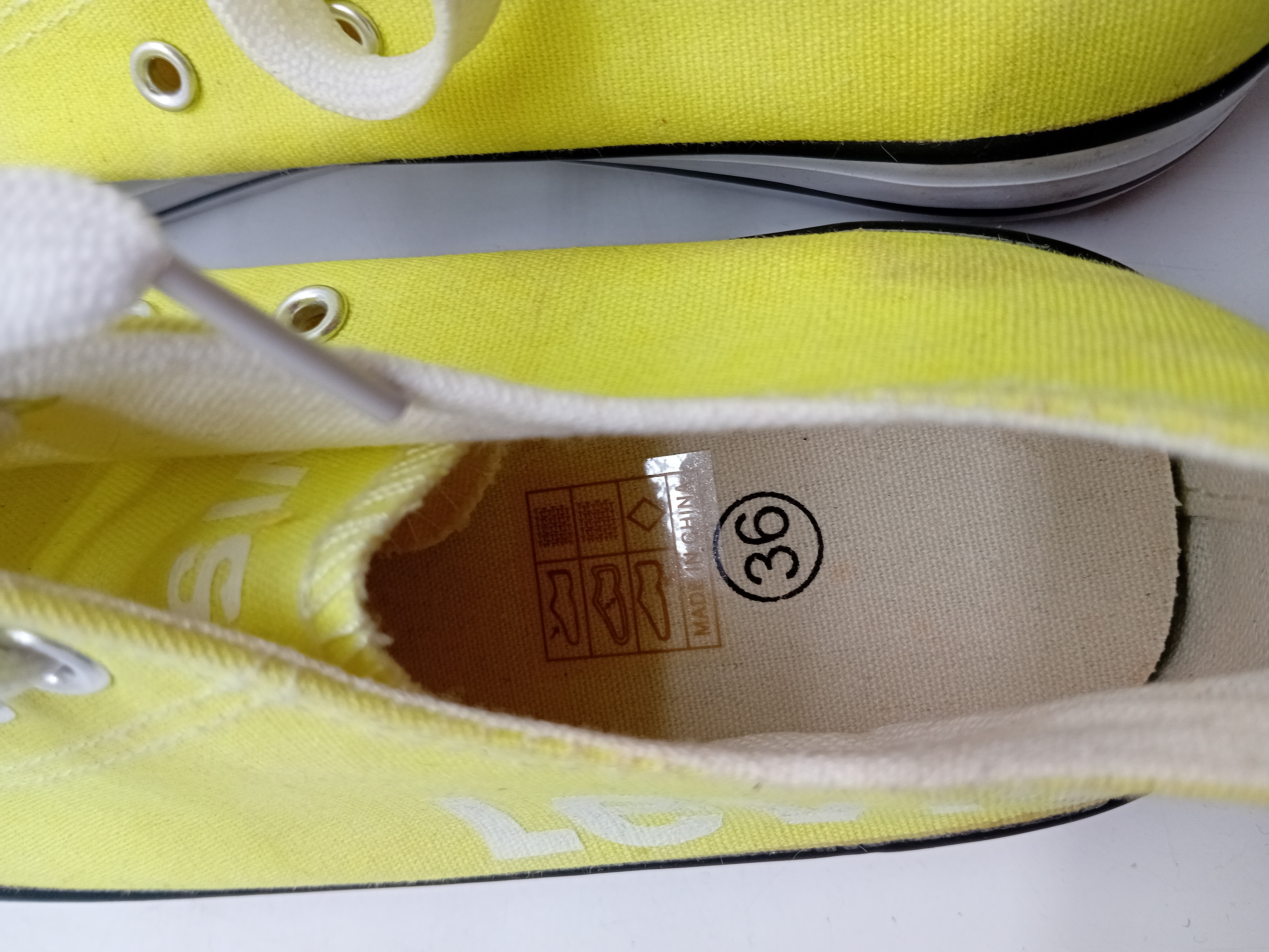 Baskets En Toile Jaune Levis 36