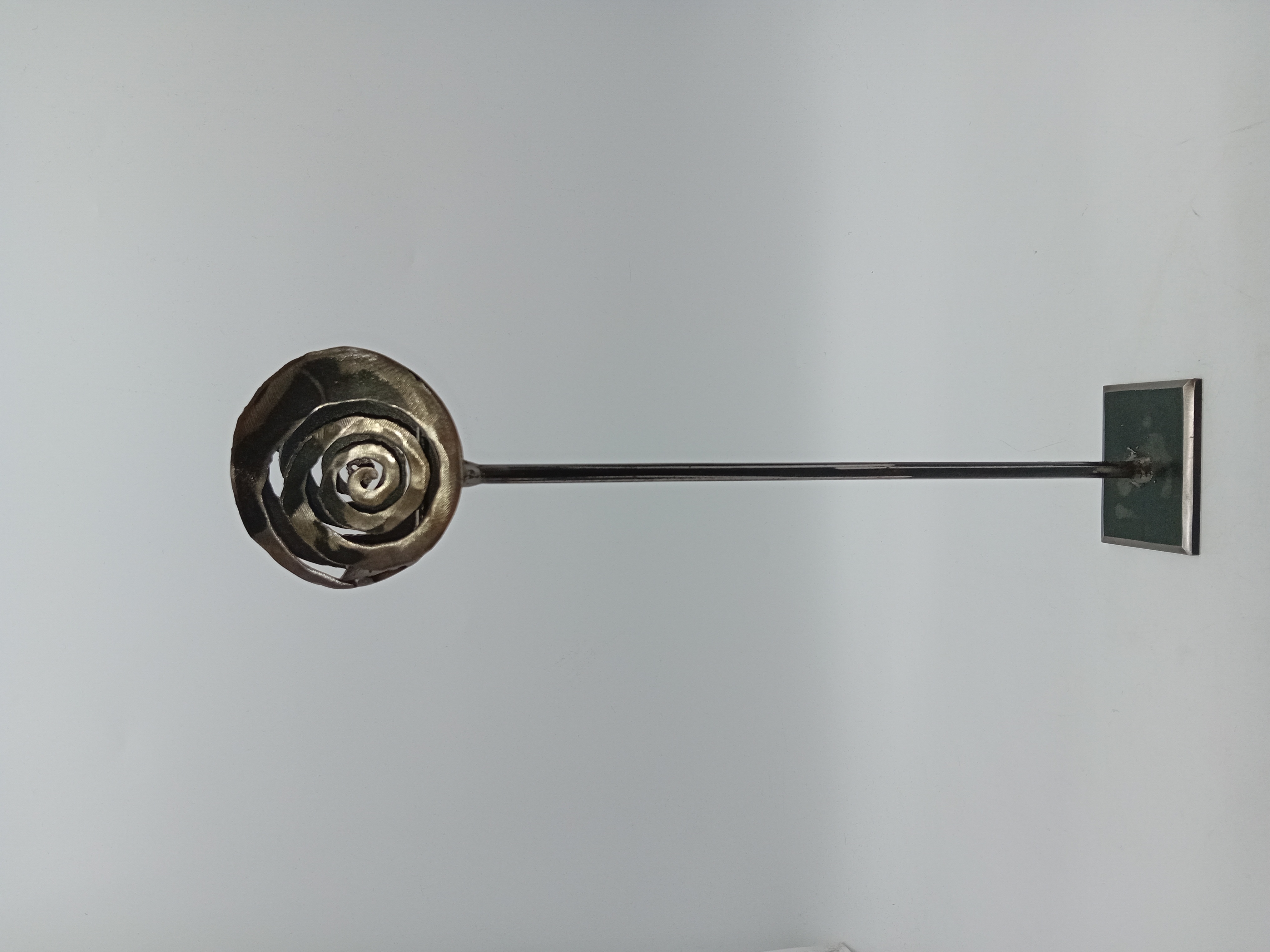 Bougeoir Sculpture Spirale En Metal Brut