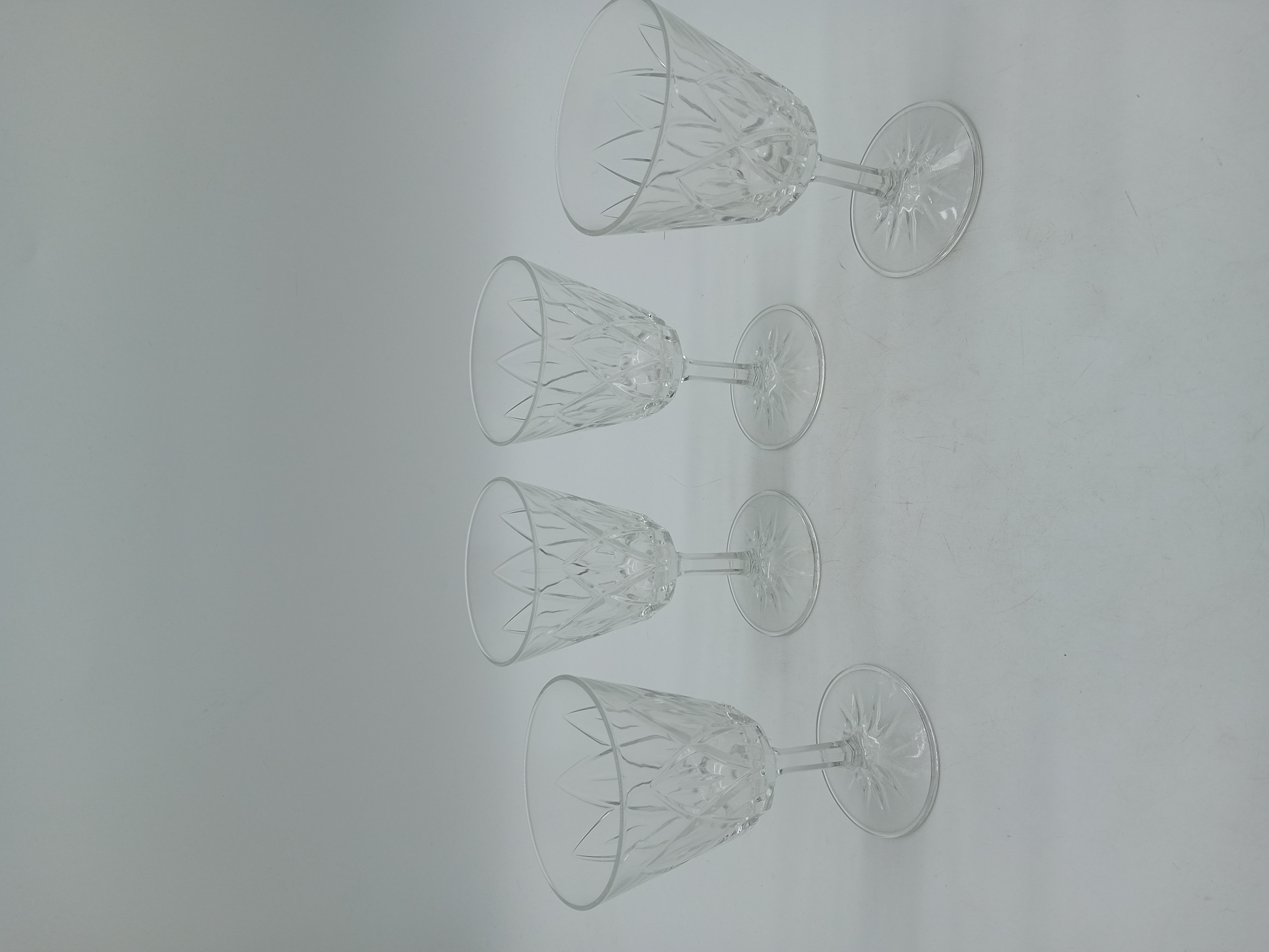 Lot De 4 Verres À Vin Ciselé