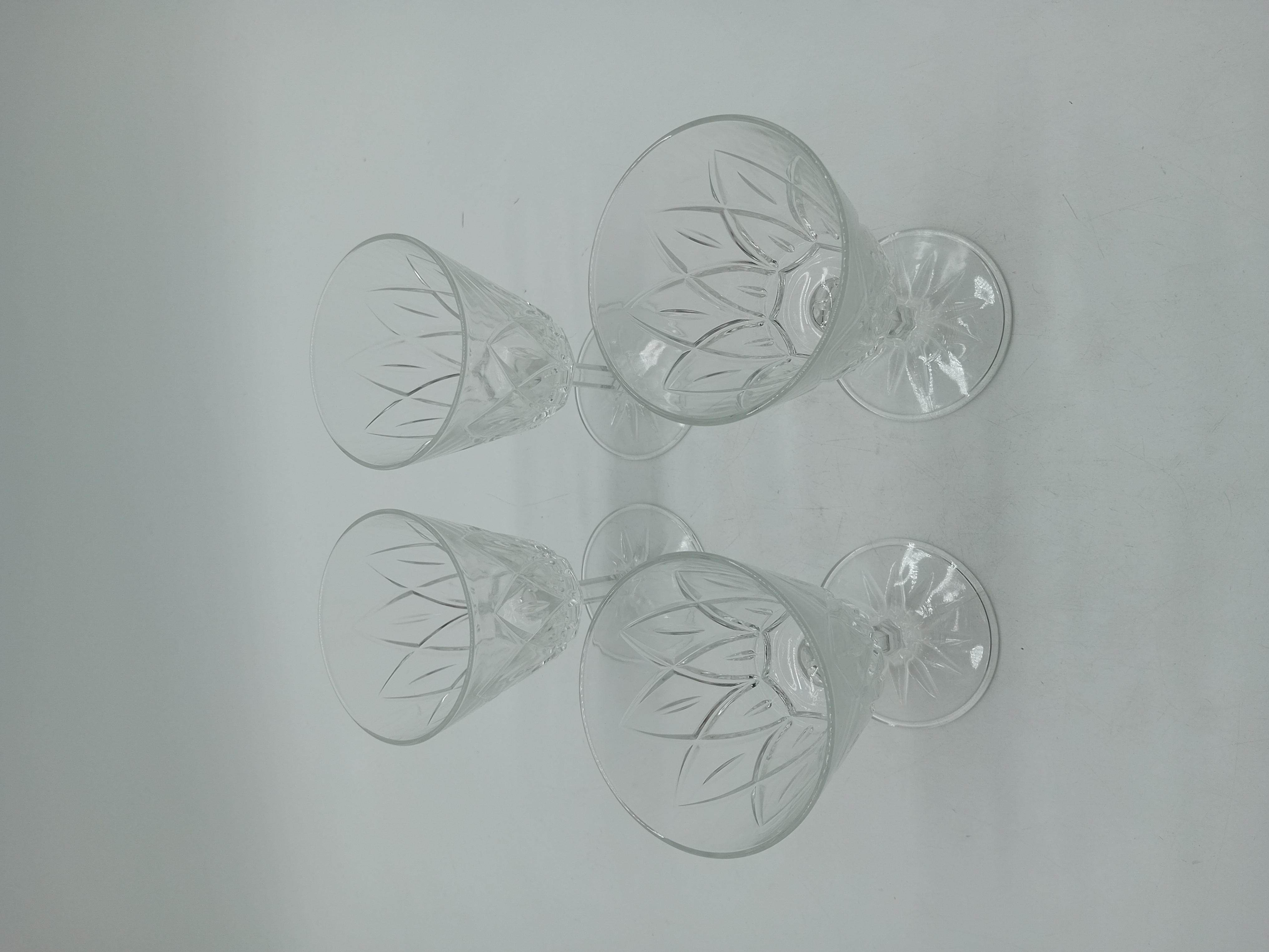 Lot De 4 Verres À Vin Ciselé