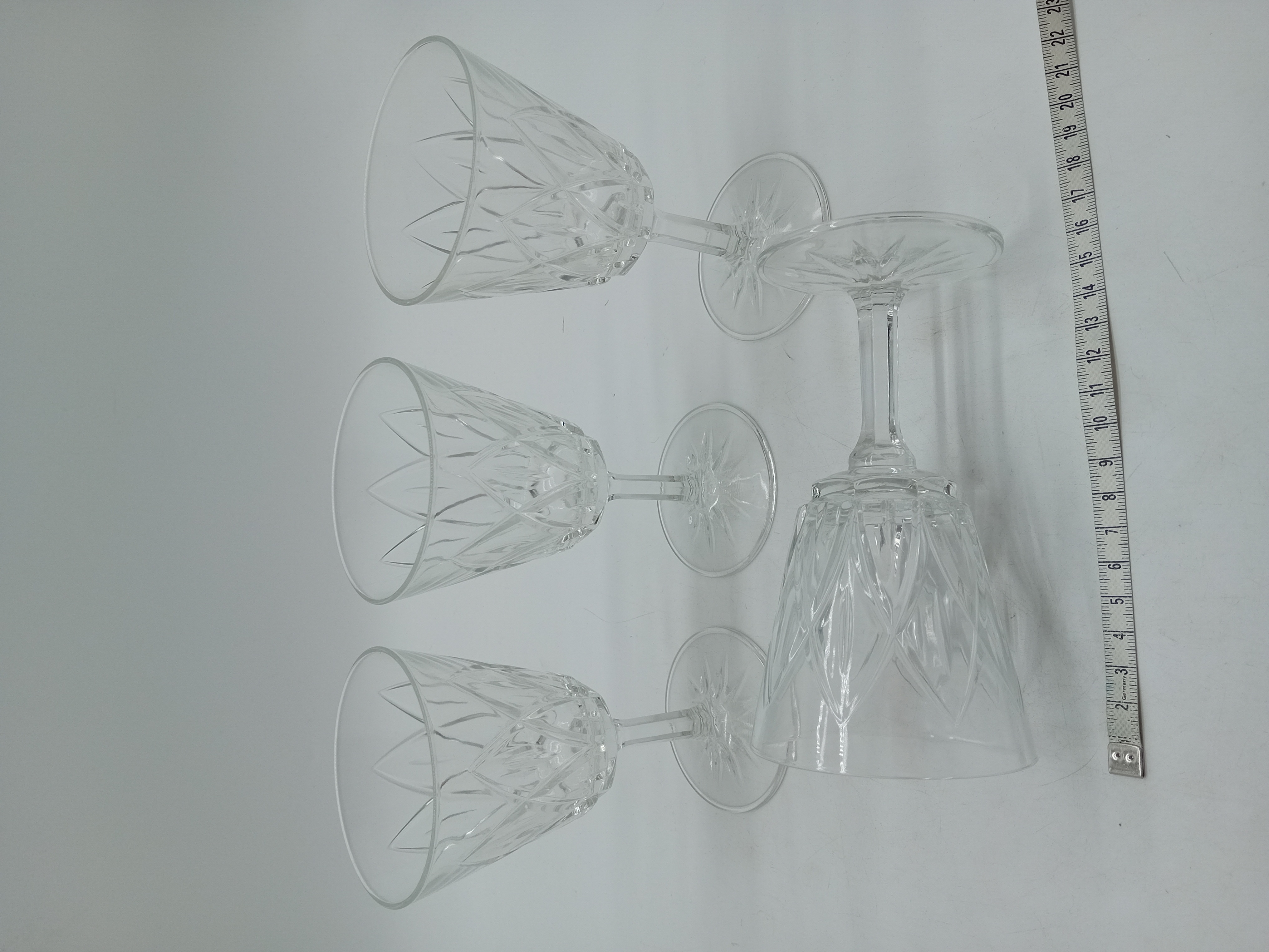 Lot De 4 Verres À Vin Ciselé