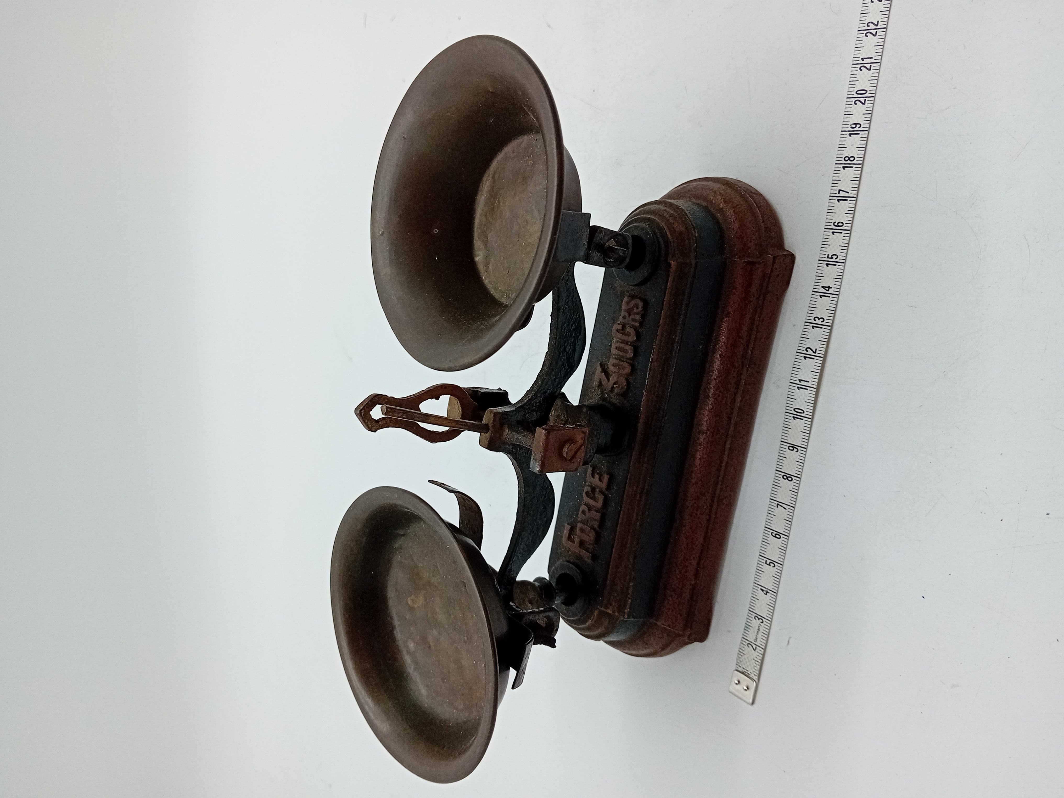 Ancienne Balance De Roberval Et Poids