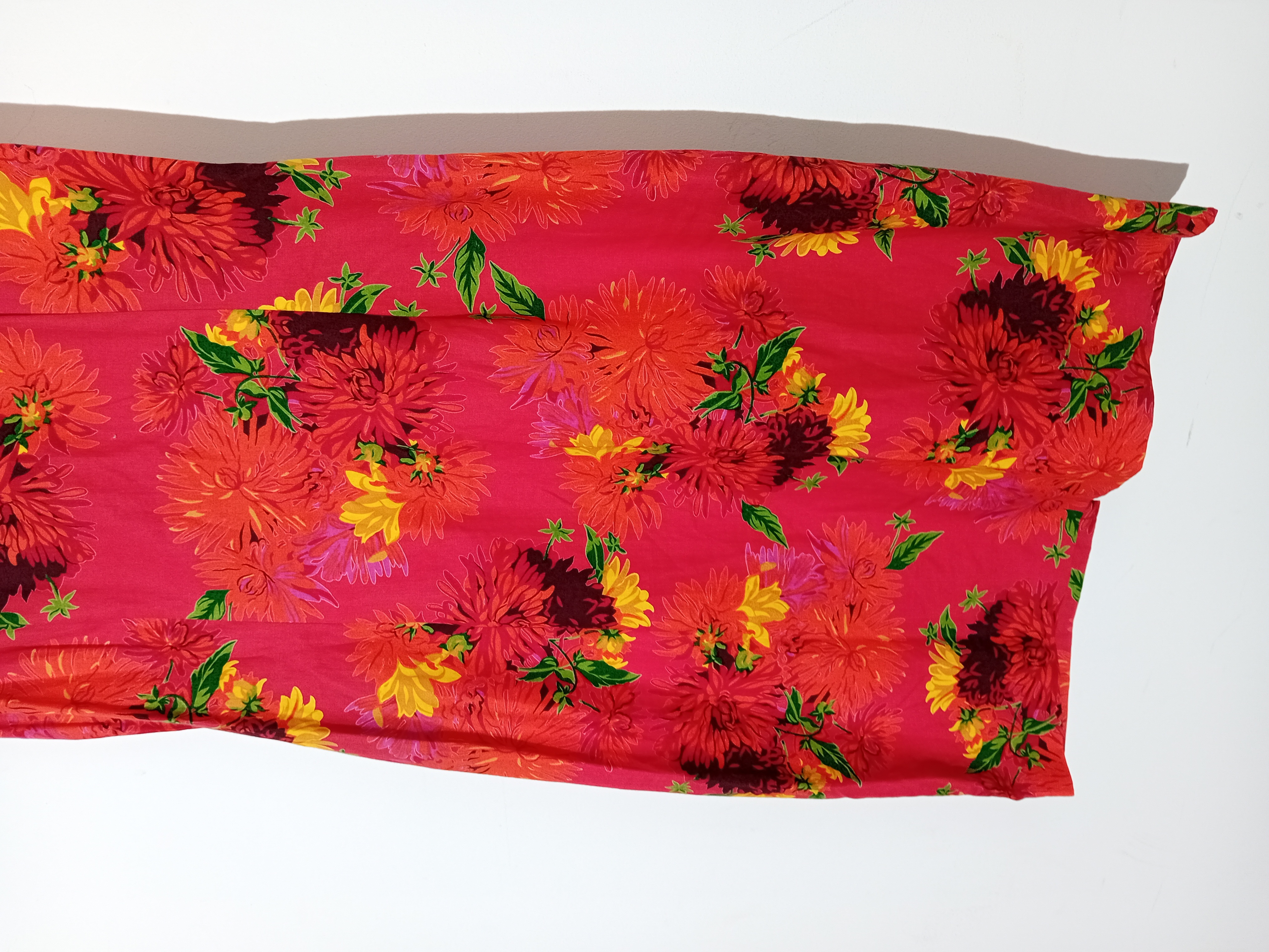 Robe Rouge A Fleurs Tropicales