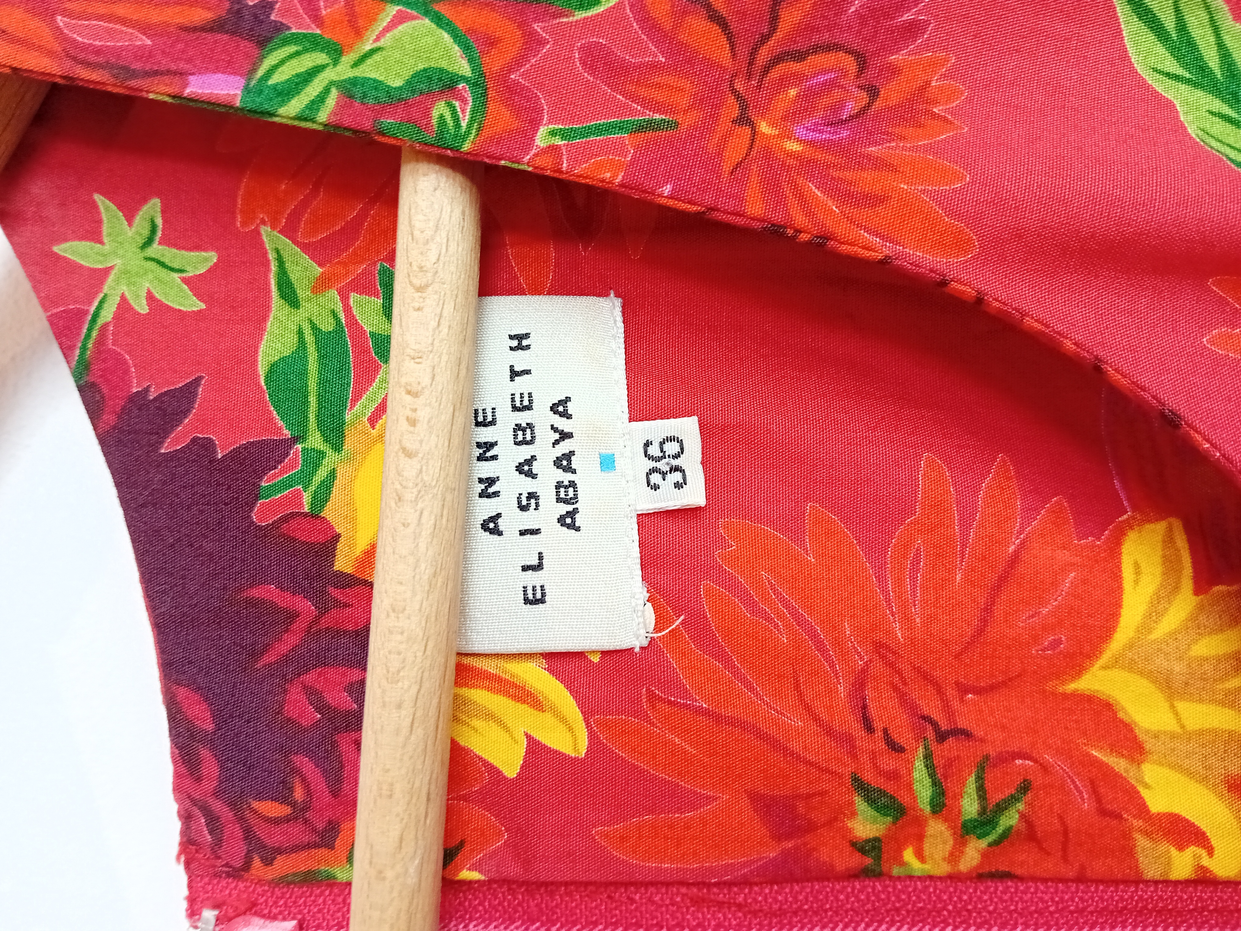 Robe Rouge A Fleurs Tropicales