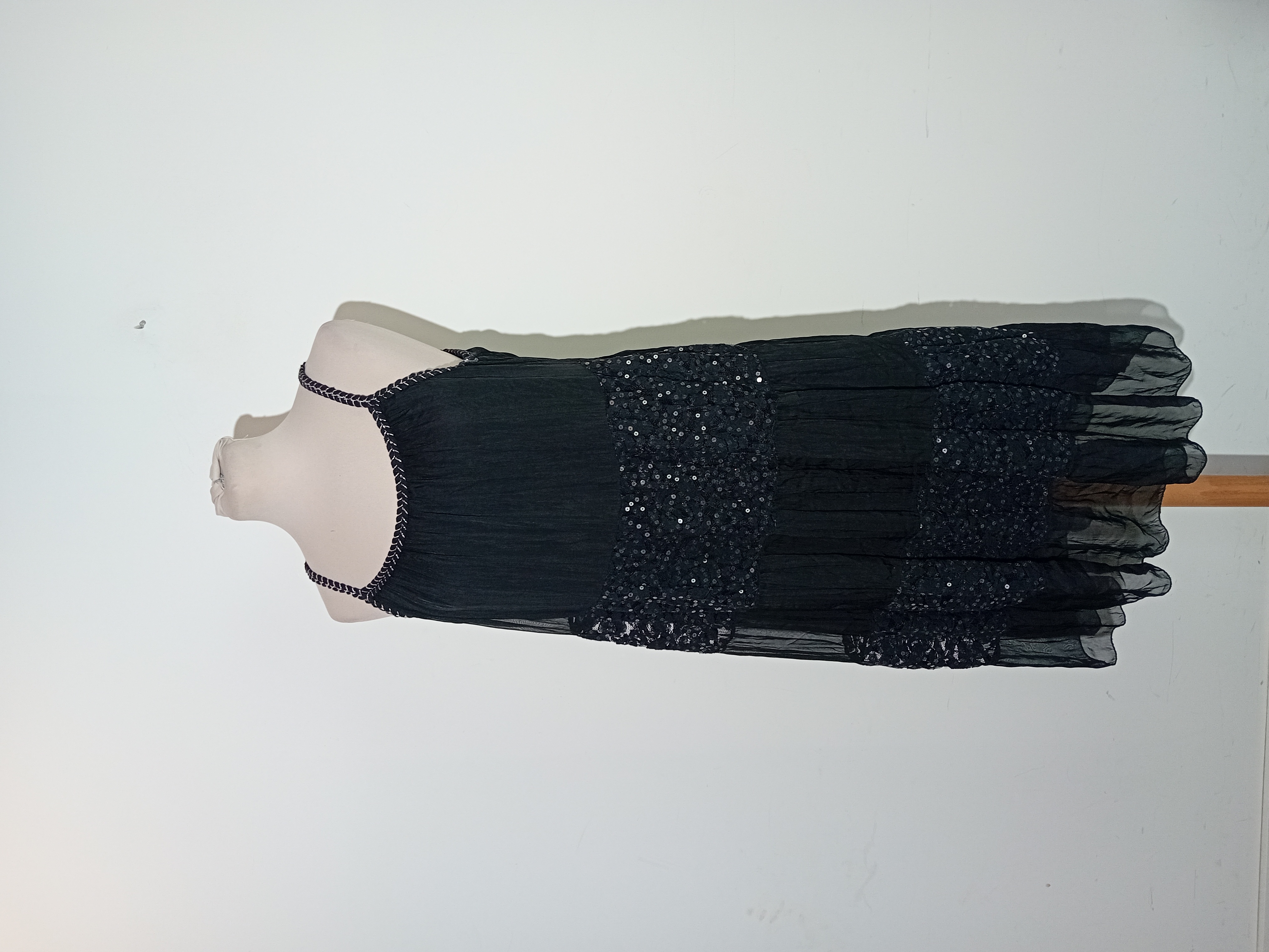 Robe en Soie Noire Sequins