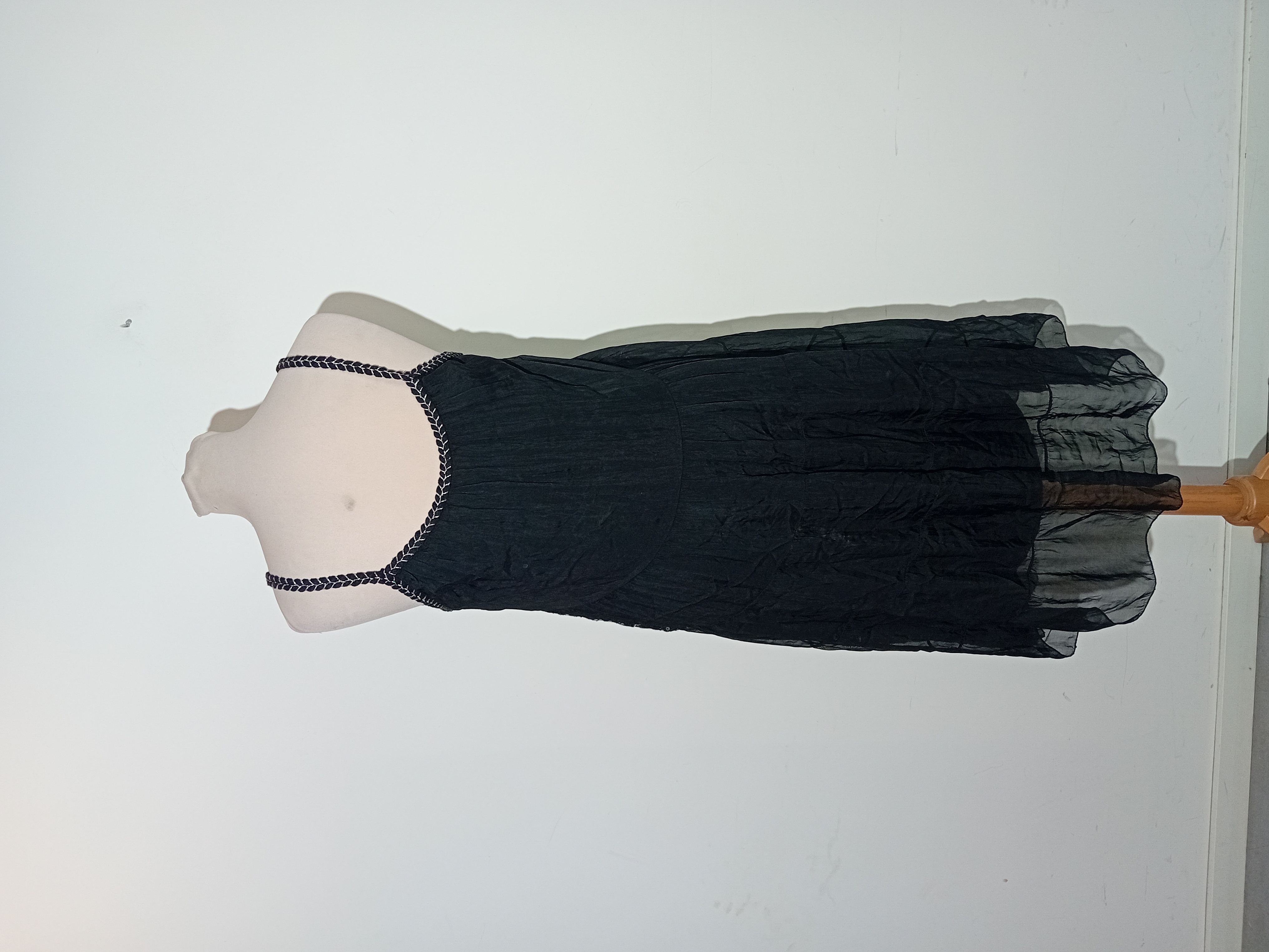Robe en Soie Noire Sequins