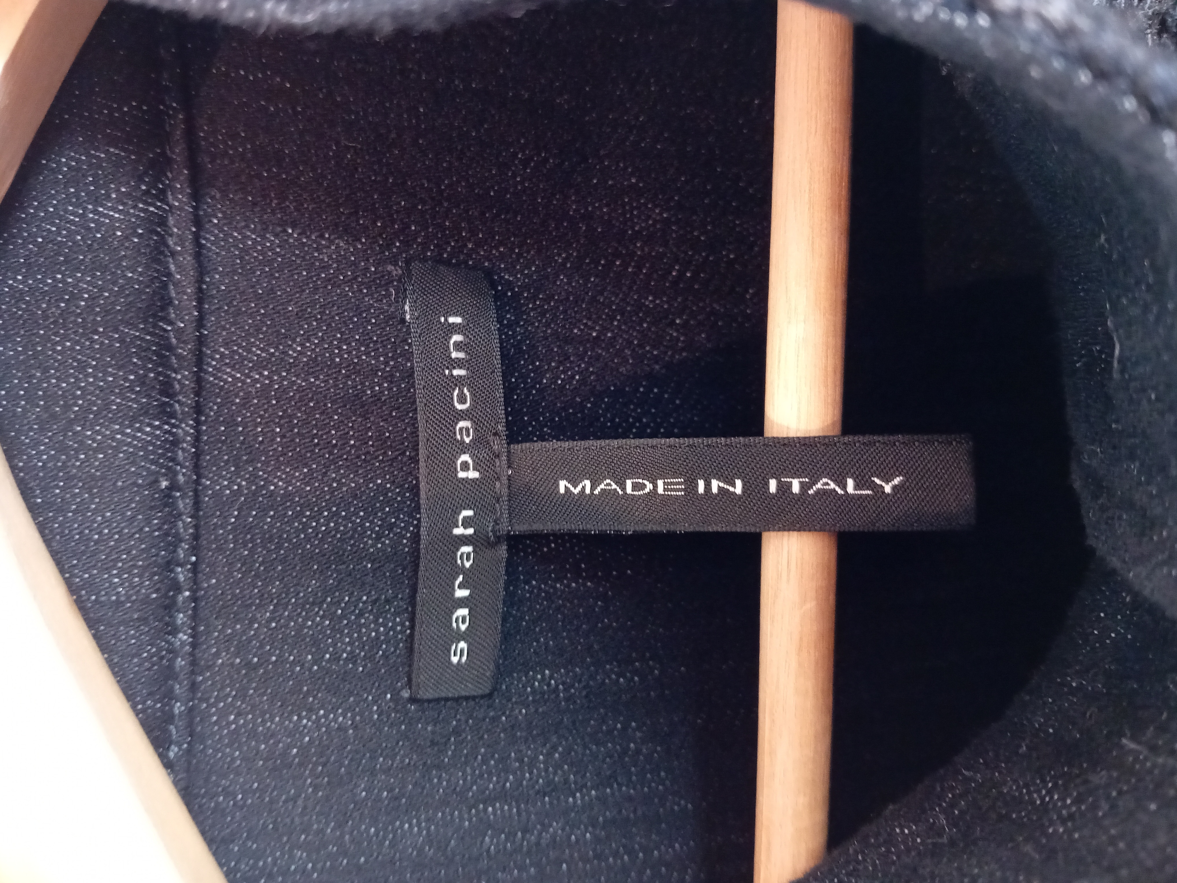 Veste Brillante Texturée Noire Sarah Pacini