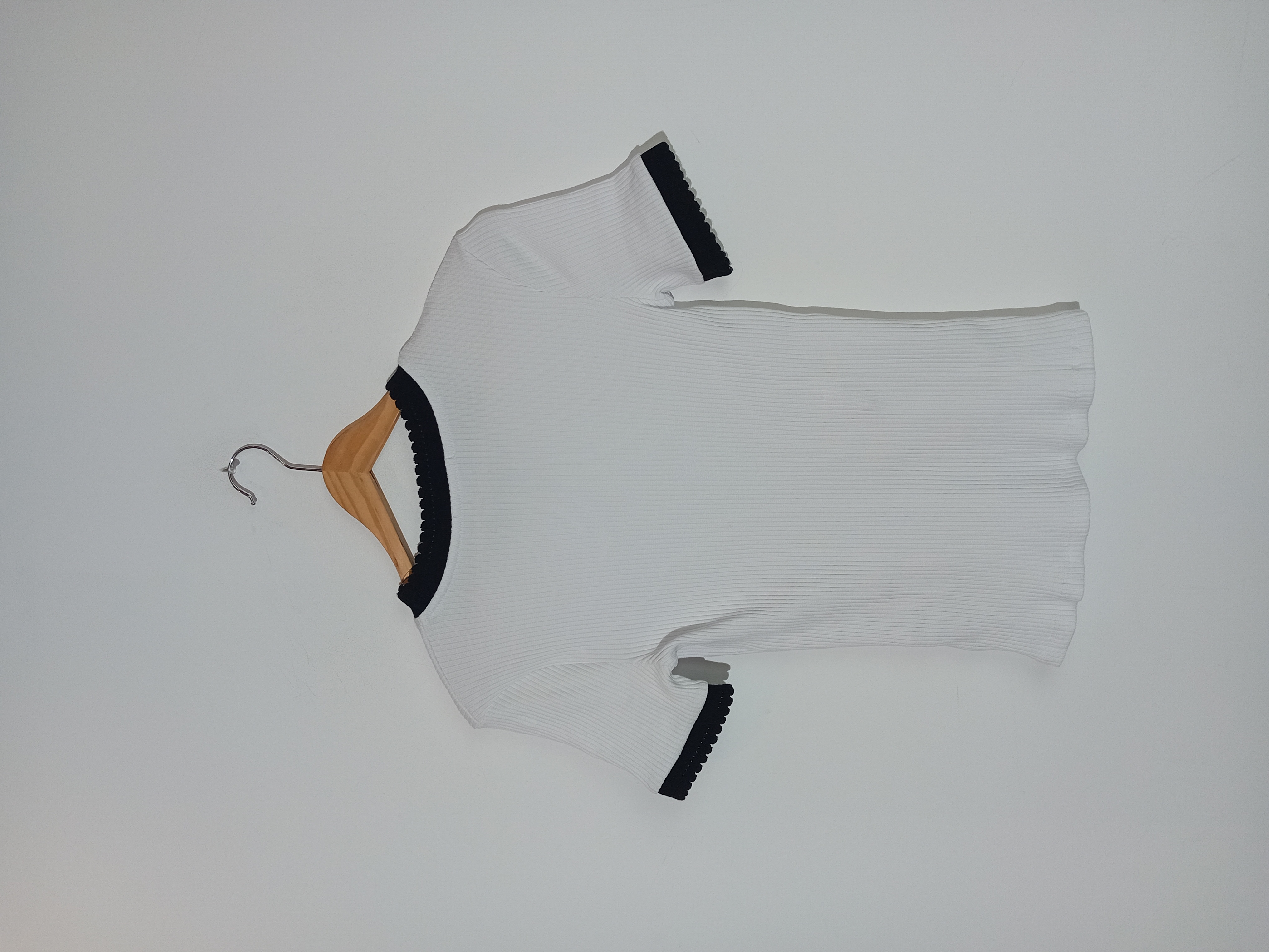 T-shirt Côtelé Blanc Et Noir Zara