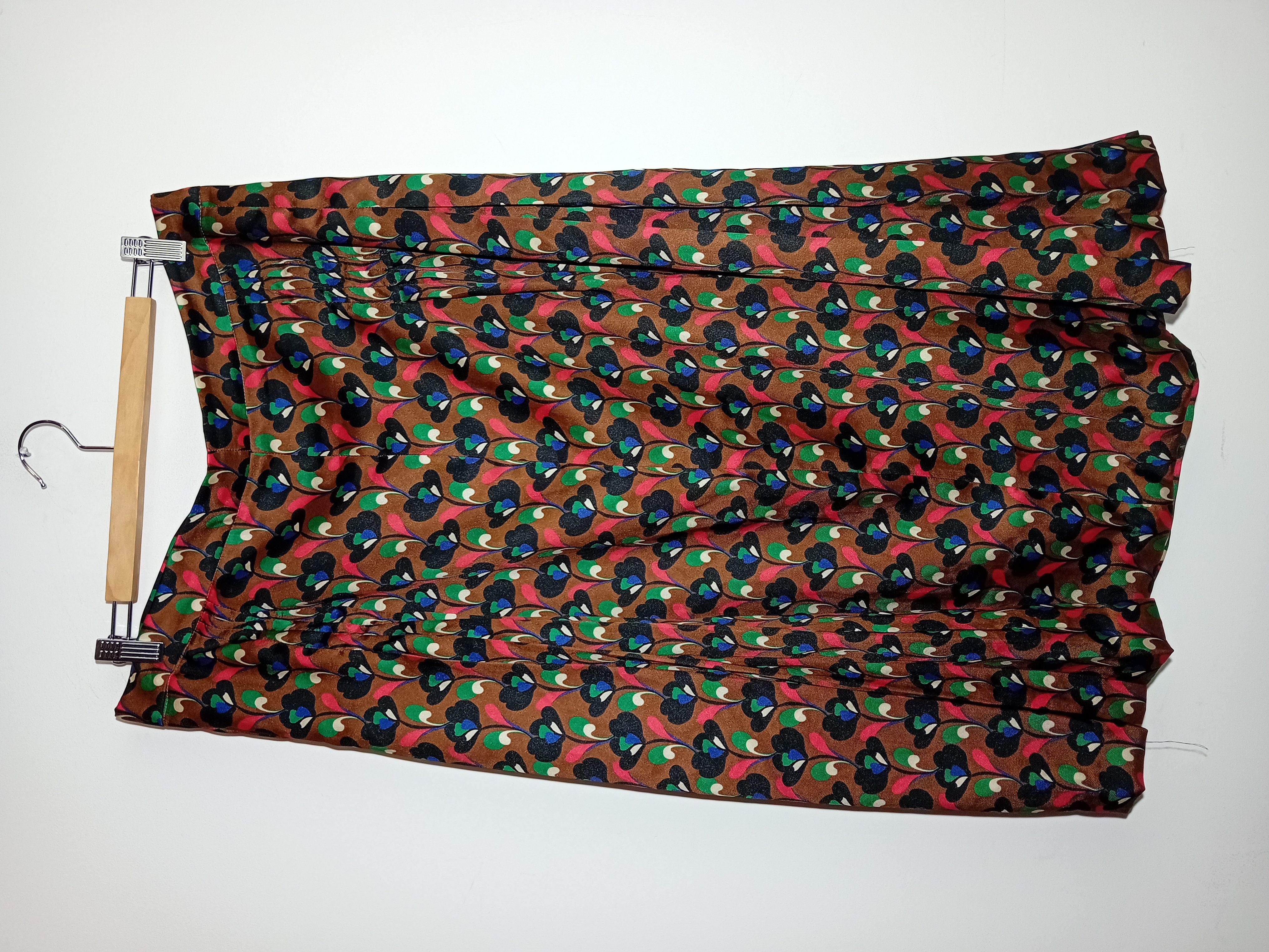 Jupe Mi-longue Satinée À Motif Floral Zara