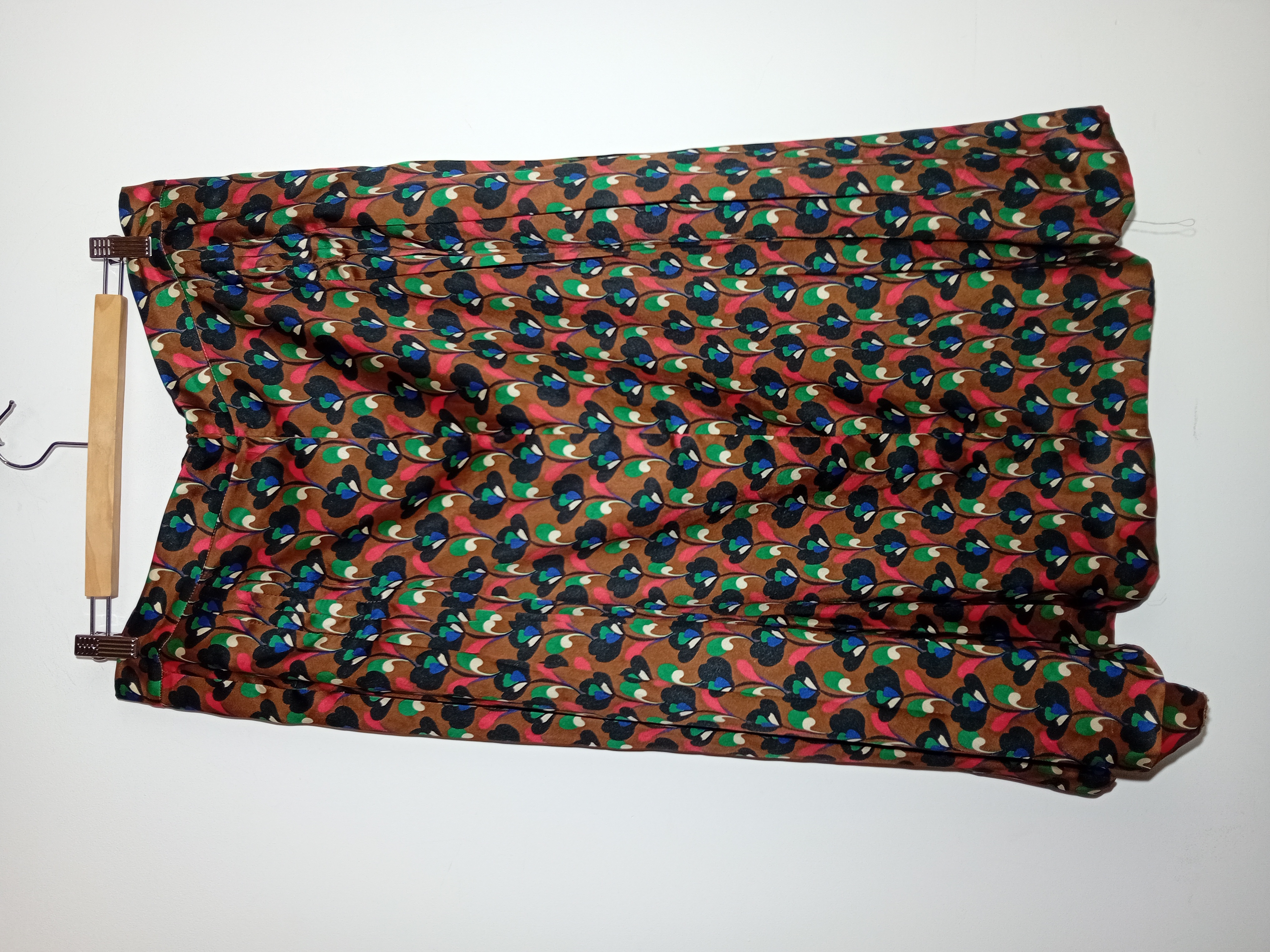 Jupe Mi-longue Satinée À Motif Floral Zara