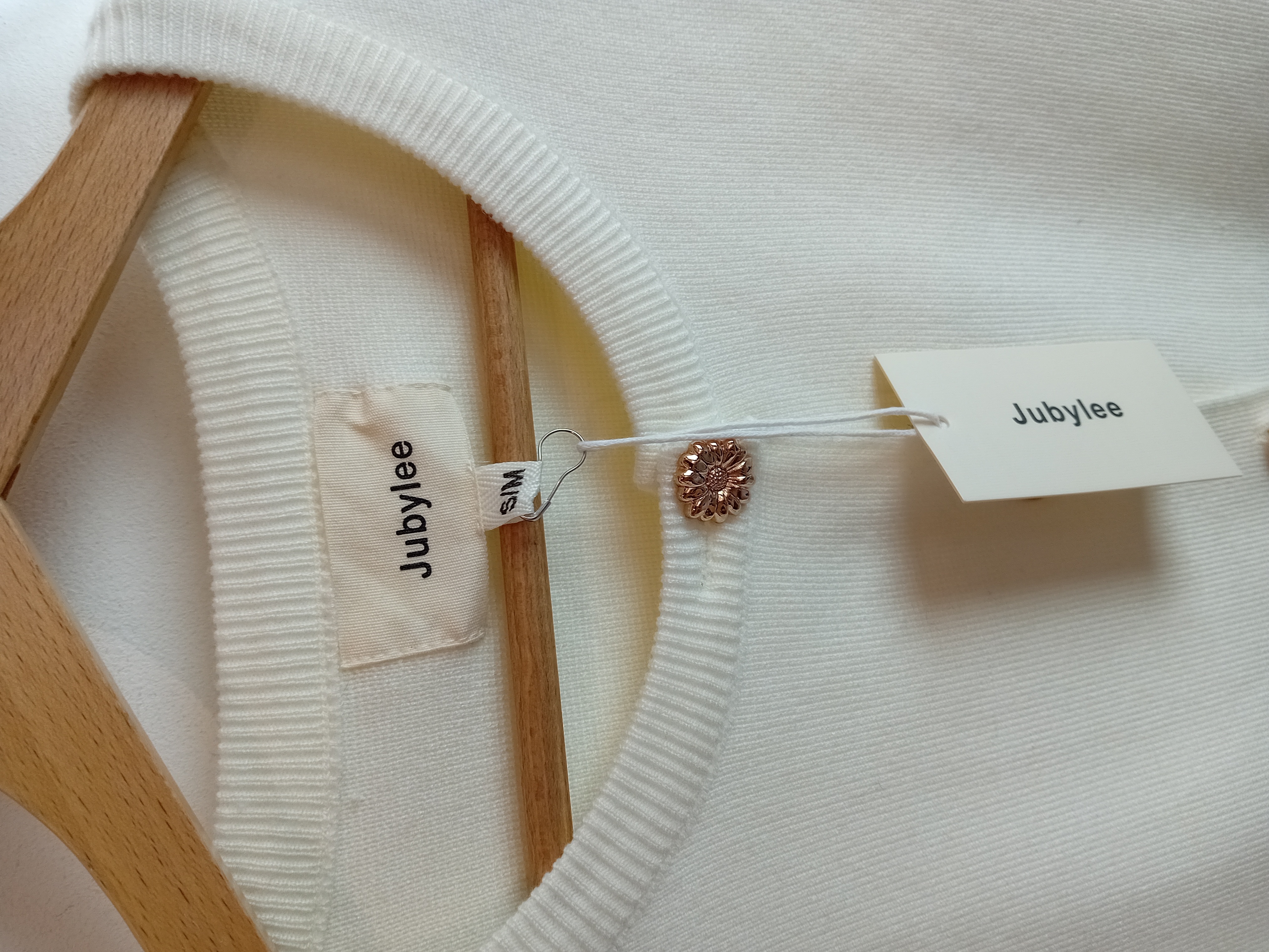 Cardigan Blanc Creme Boutons Fleurs Jubylee