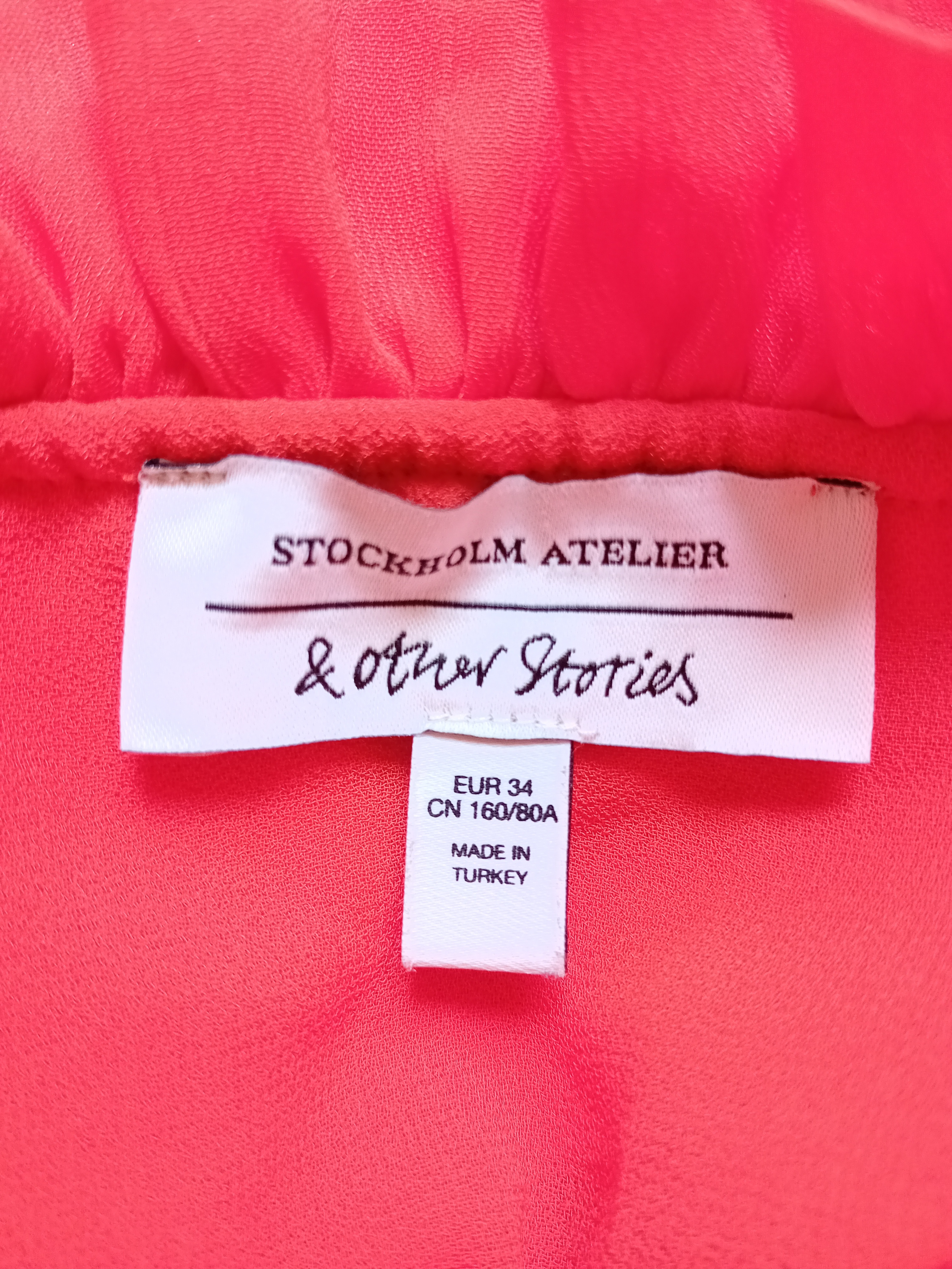 Robe Rouge Fluide & Other Stories
