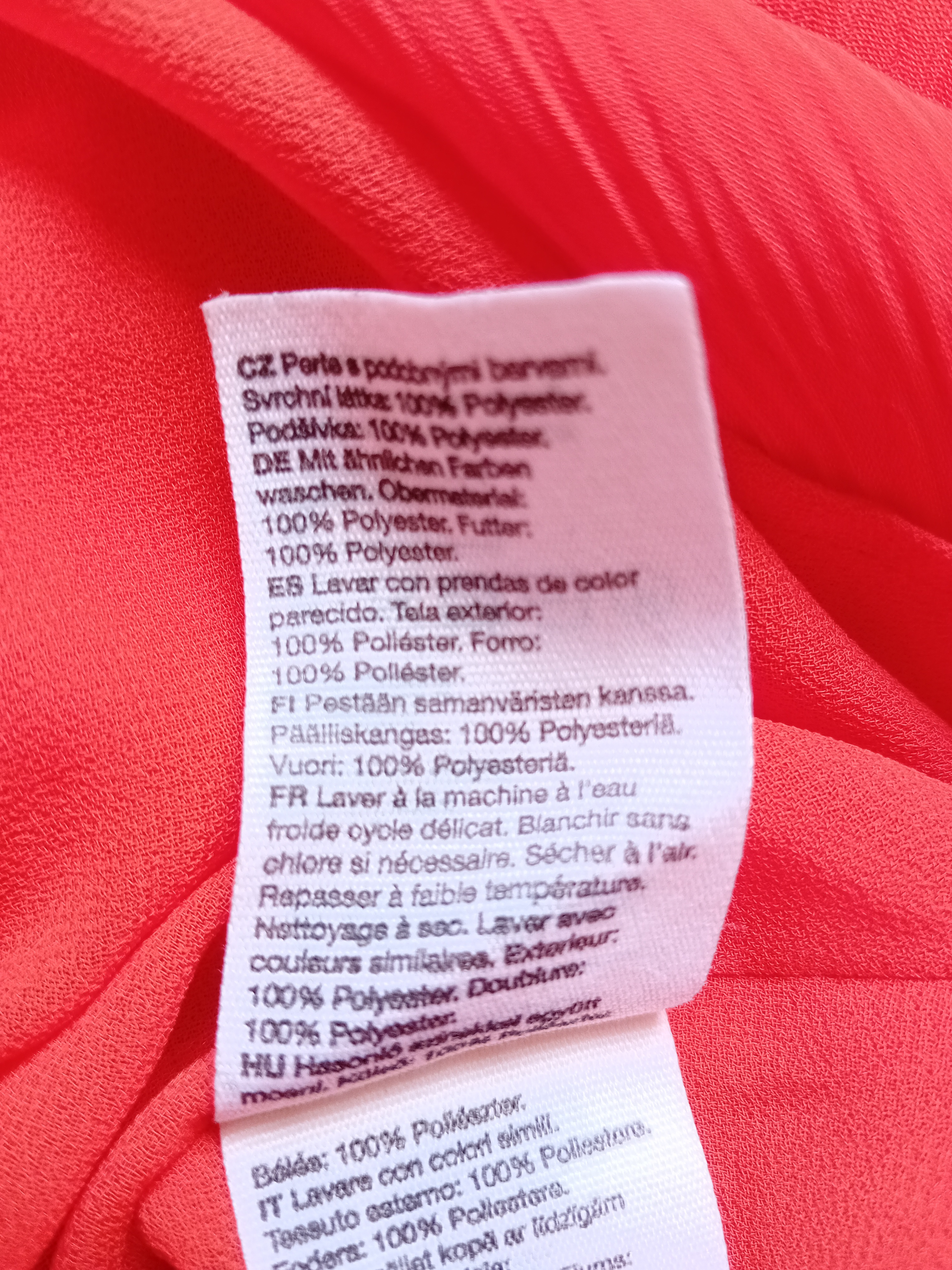 Robe Rouge Fluide & Other Stories