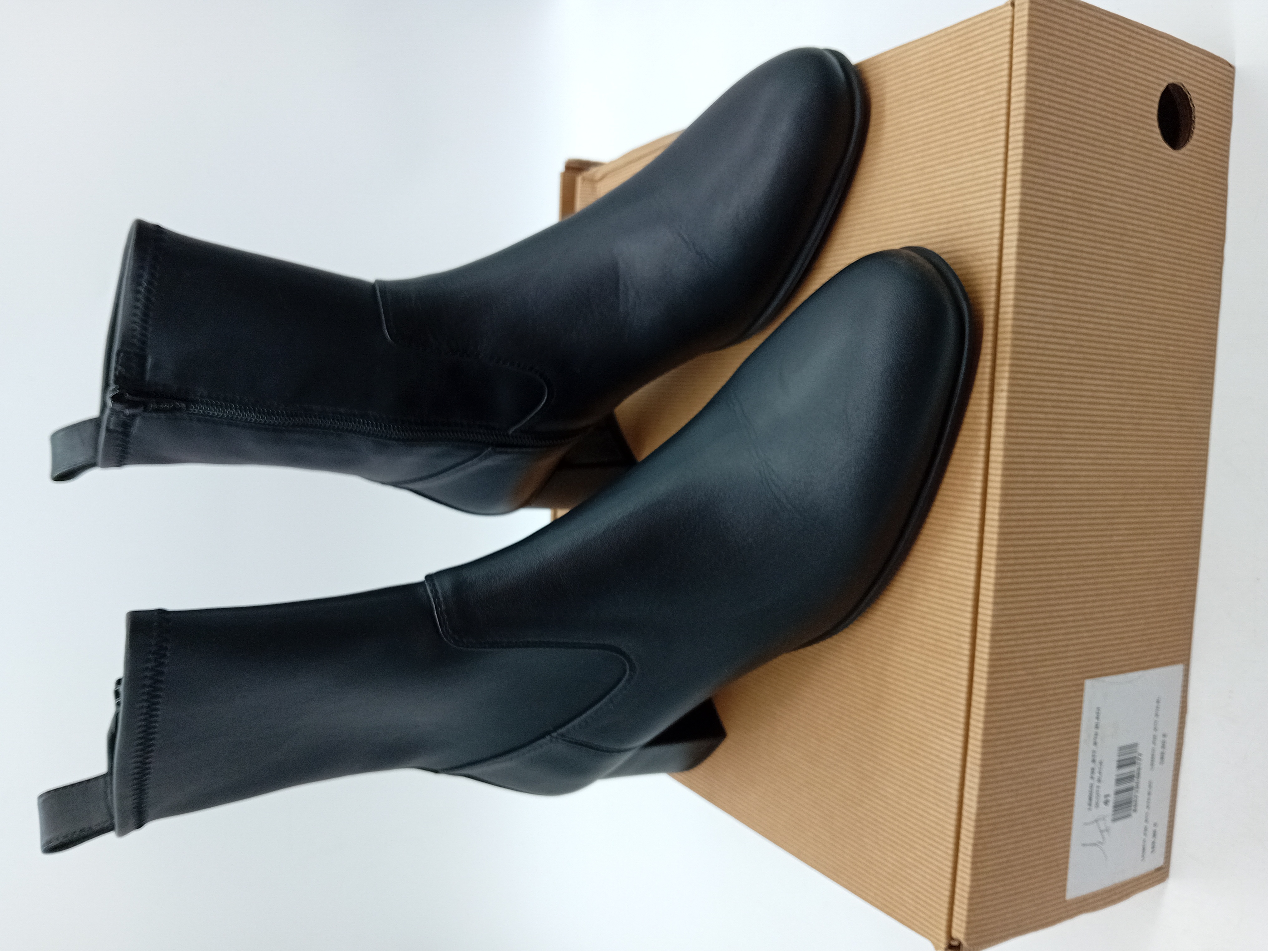Bottines En Cuir Noir Unisa