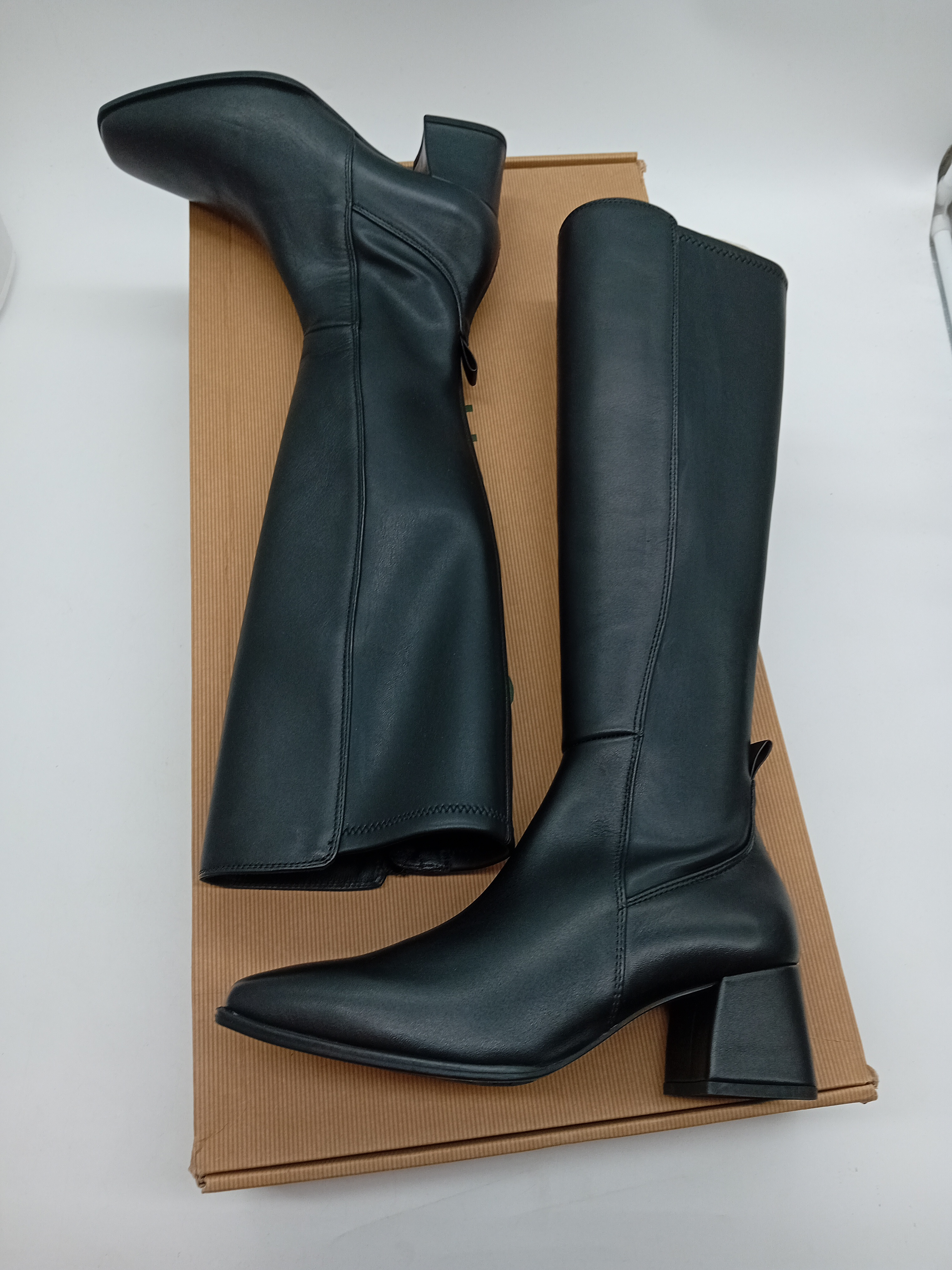 Bottes Hautes En Cuir Noir Unisa