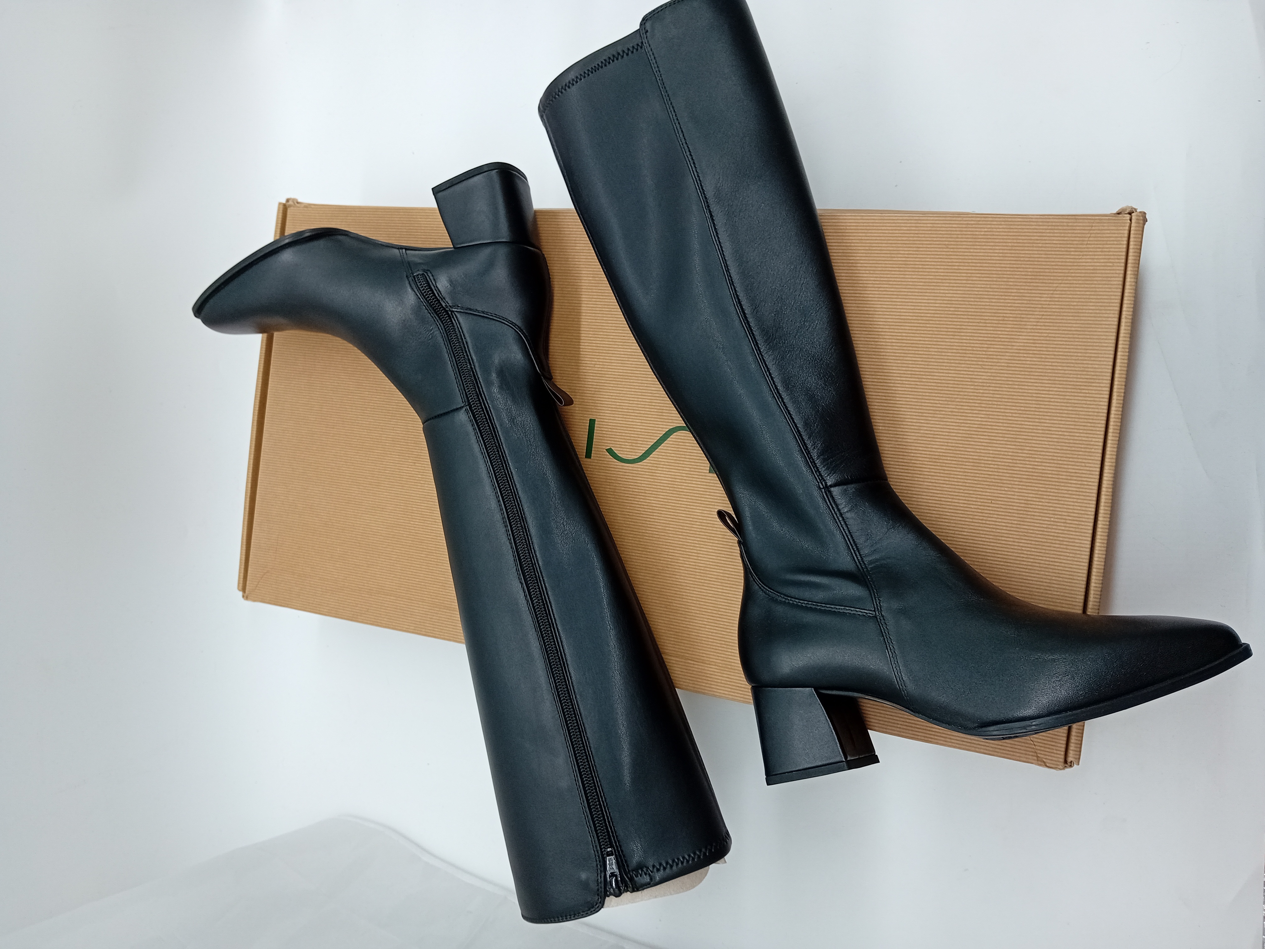 Bottes Hautes En Cuir Noir Unisa