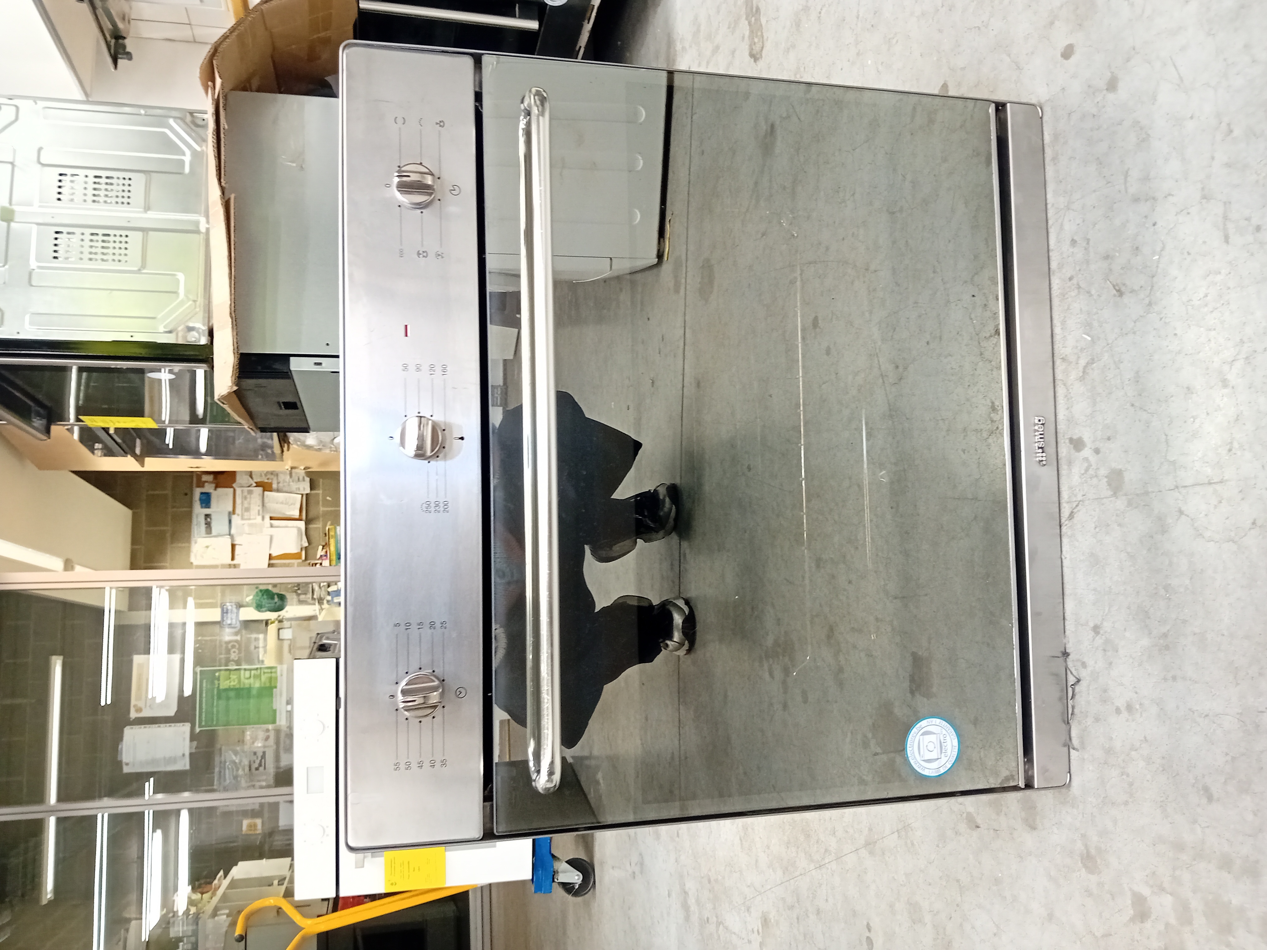 Four encastrable Smeg en acier inoxydable