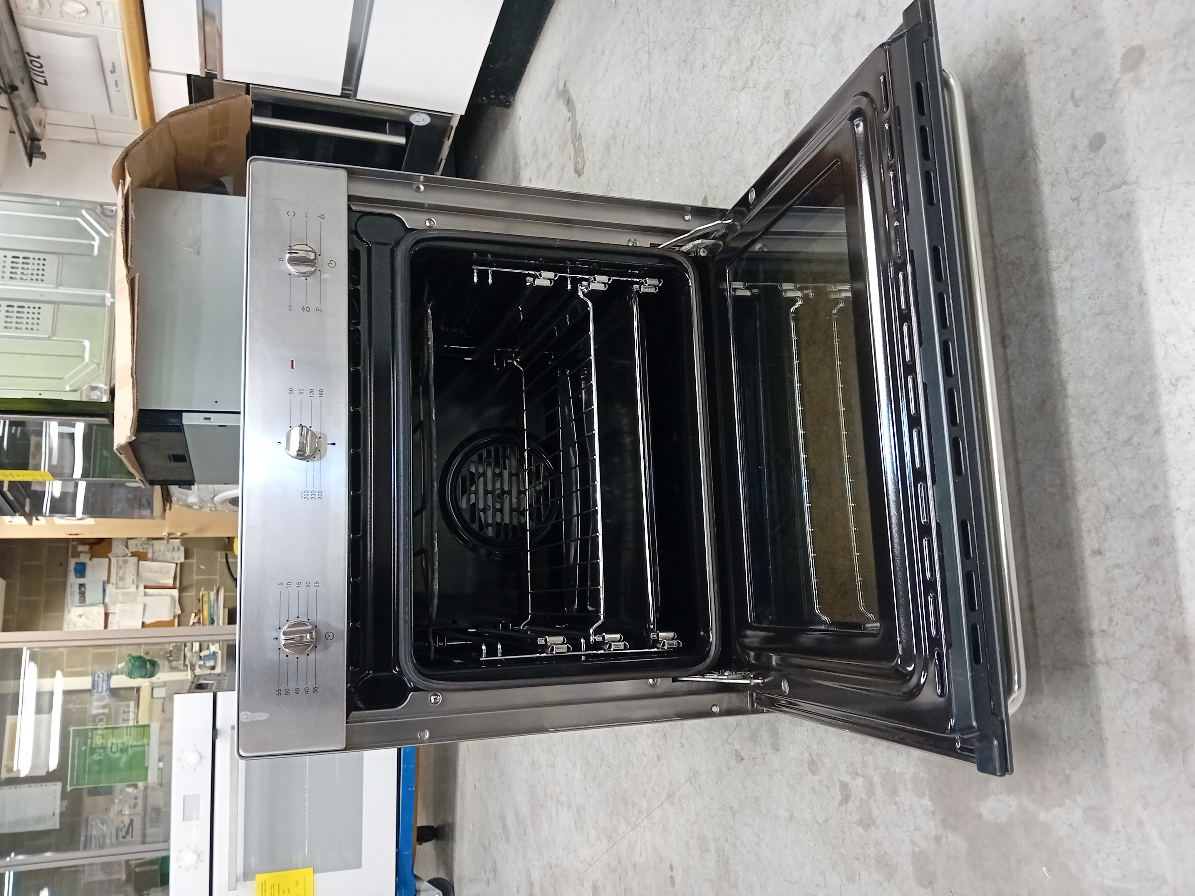 Four encastrable Smeg en acier inoxydable