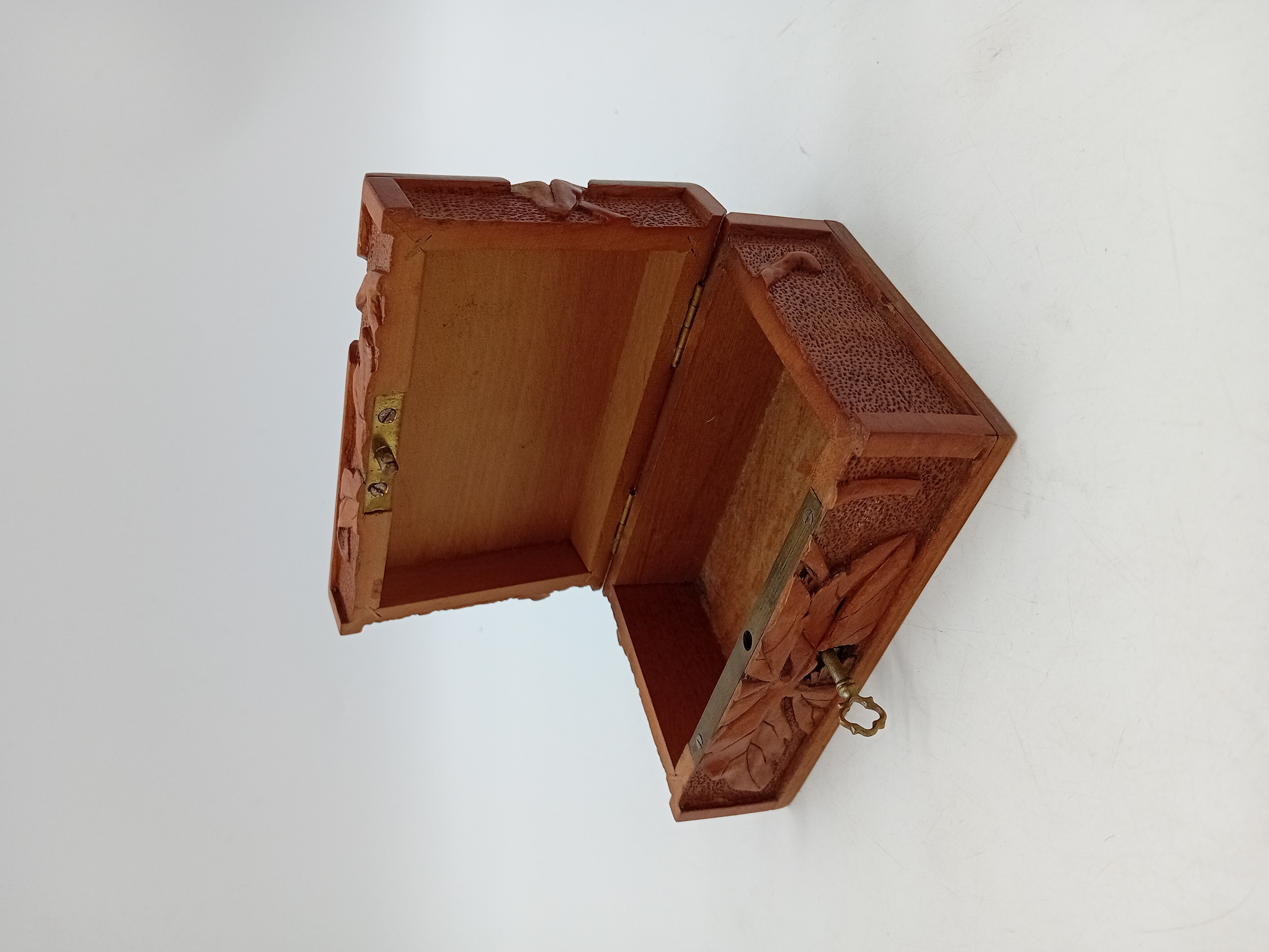 Coffret En Bois Sculpté Vintage