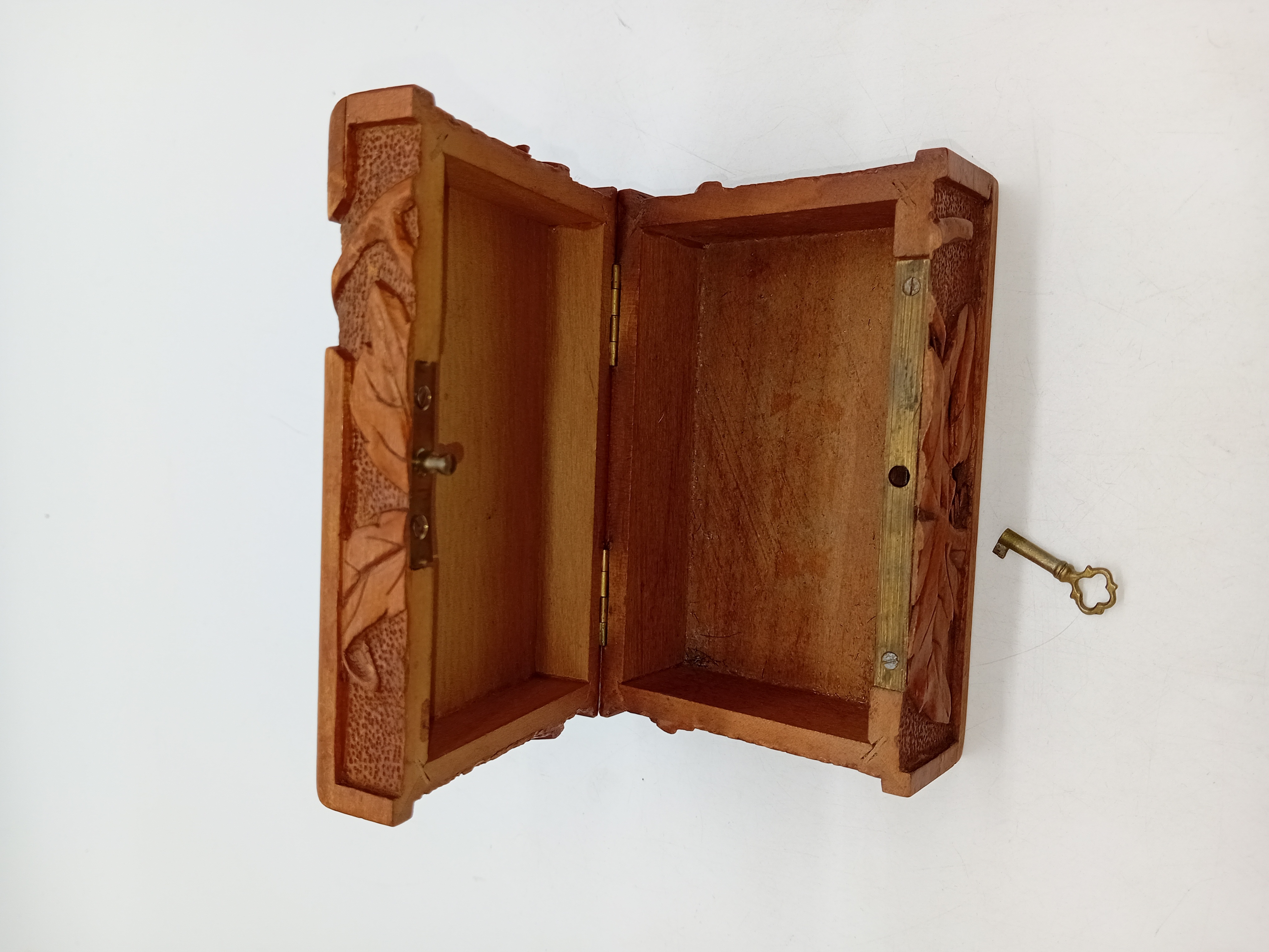 Coffret En Bois Sculpté Vintage