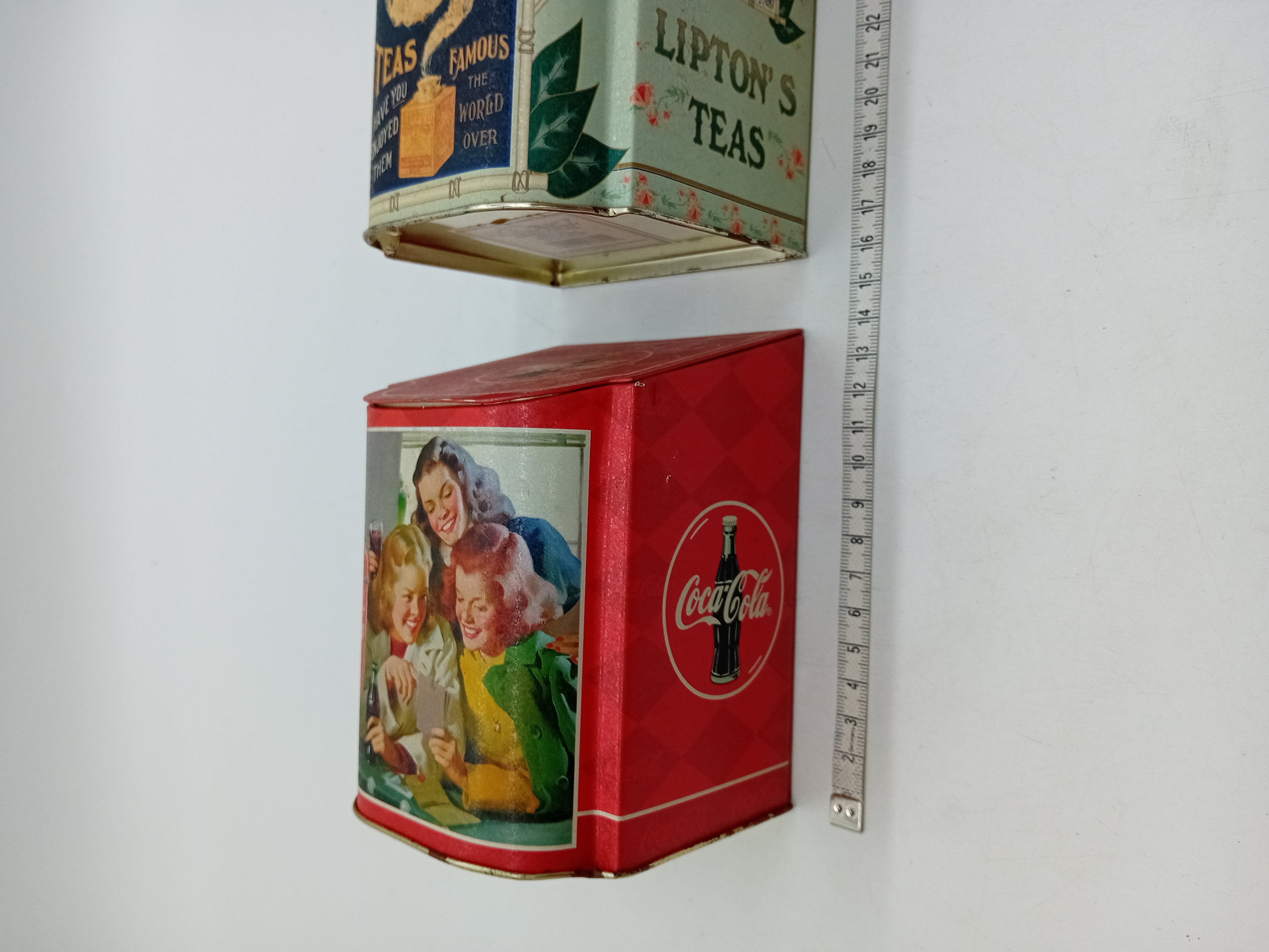 Lot 2 Boites Metal Vintage Lipton Et Coca Cola
