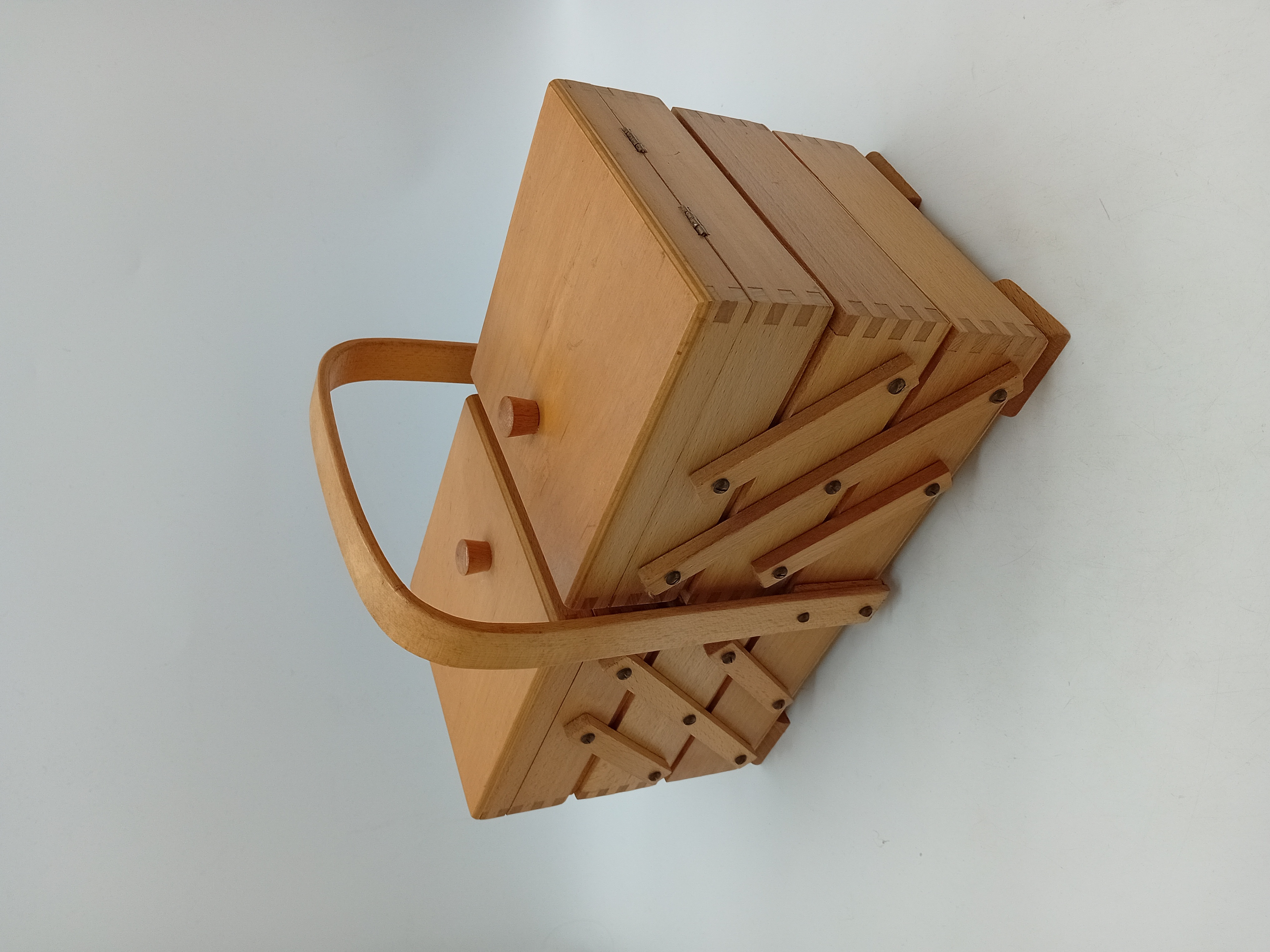 Travailleuse De Couture Vintage En Bois