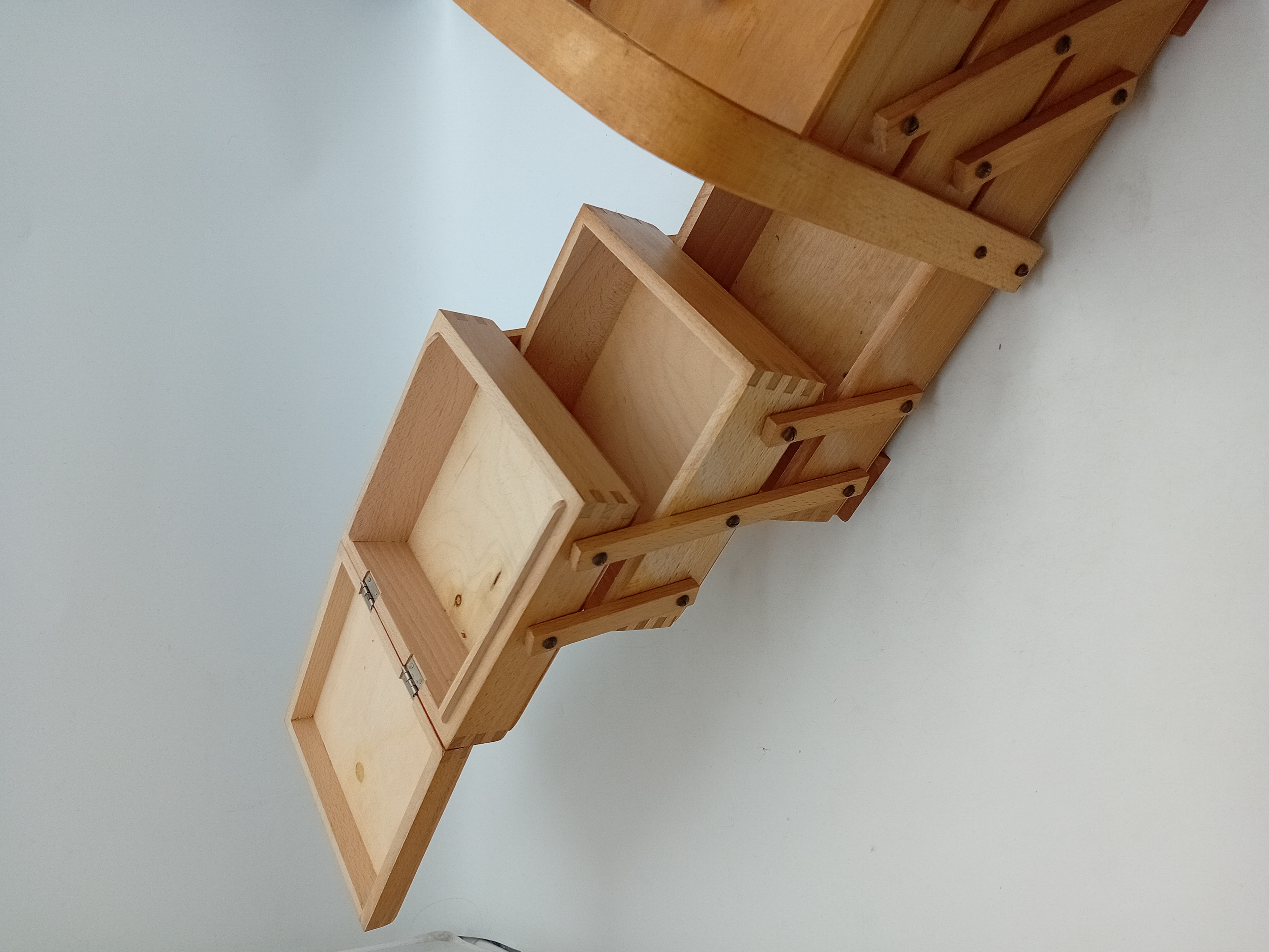 Travailleuse De Couture Vintage En Bois