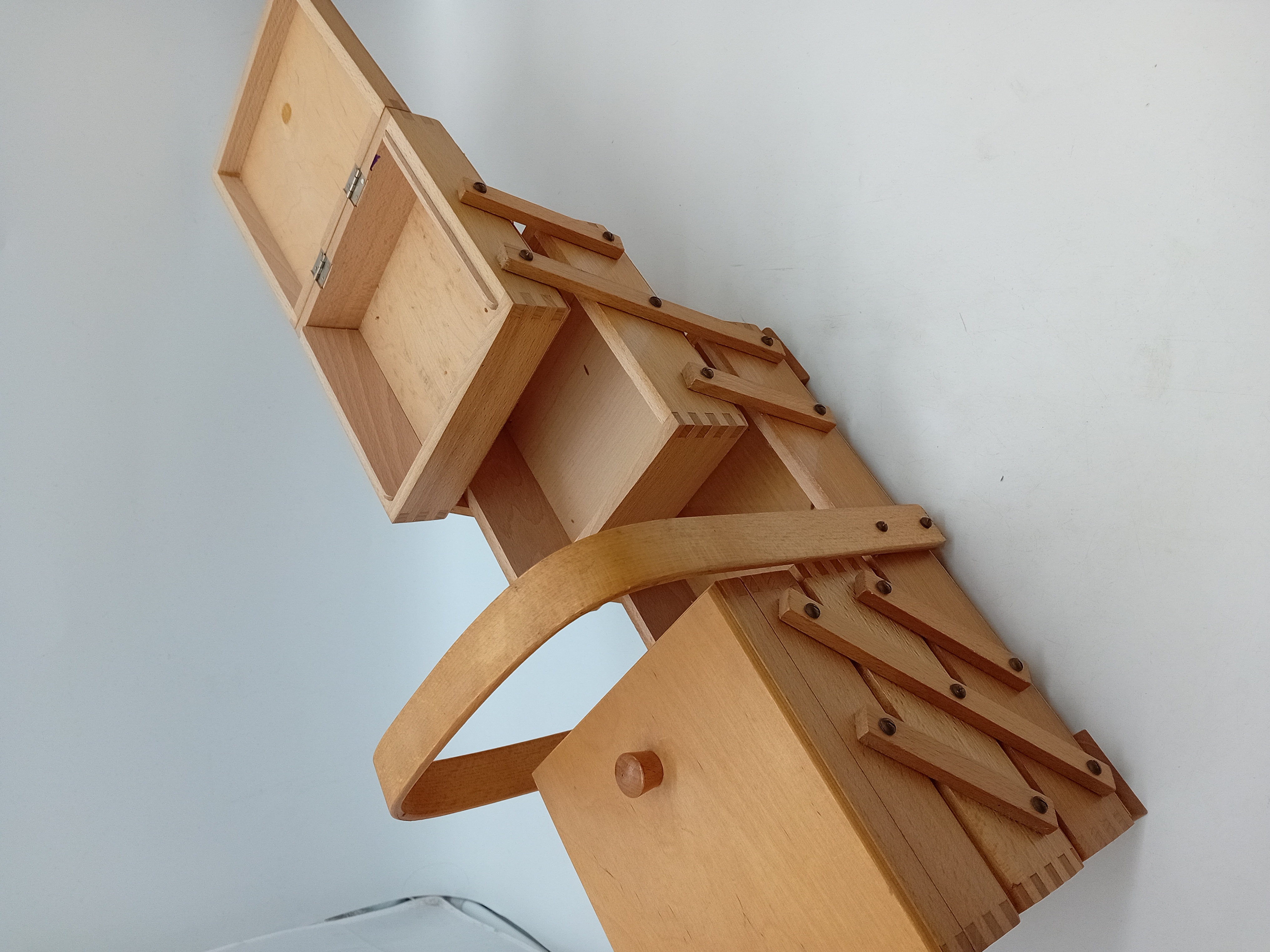 Travailleuse De Couture Vintage En Bois