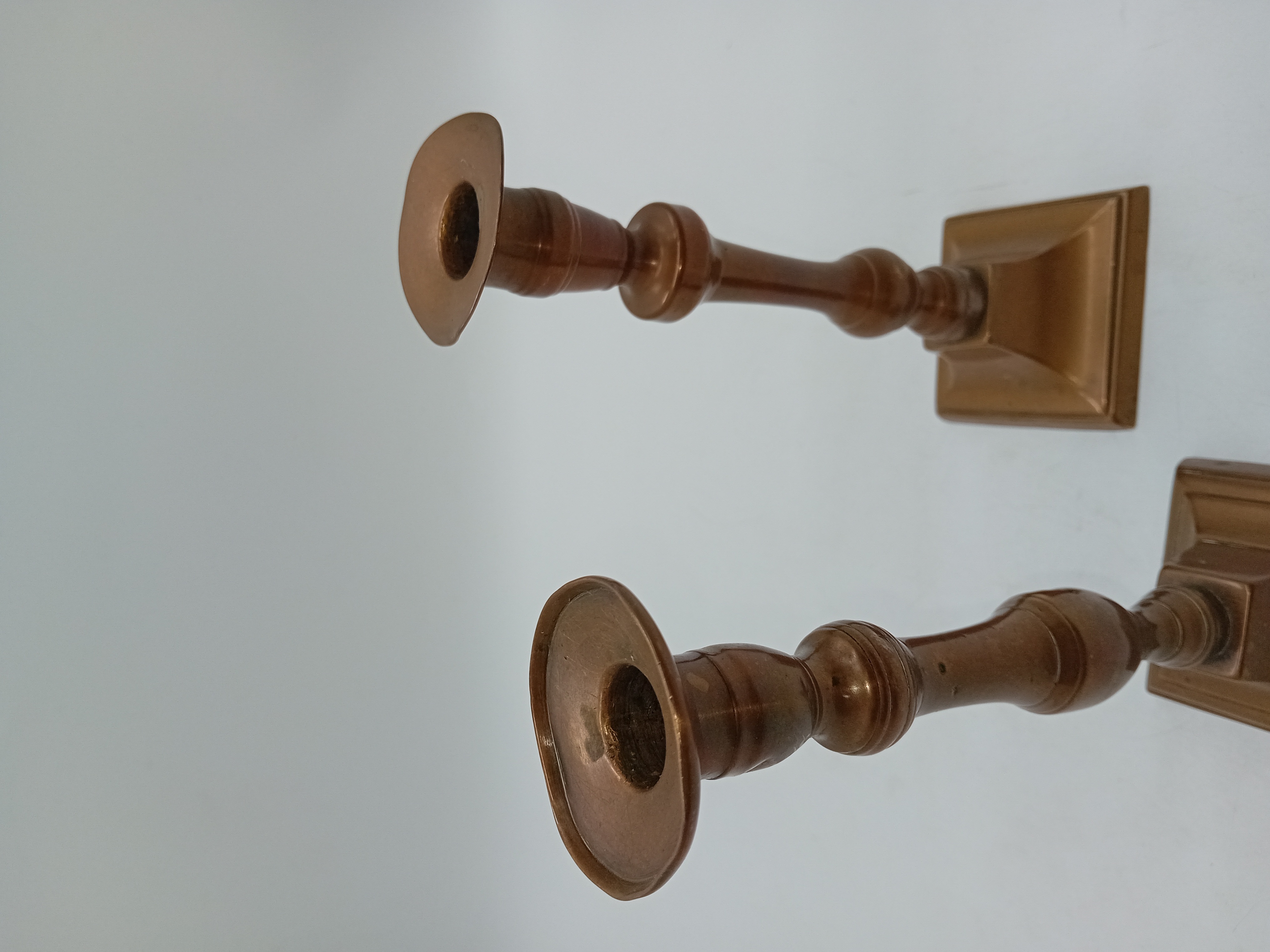 Paire De Bougeoirs Anciens En Laiton