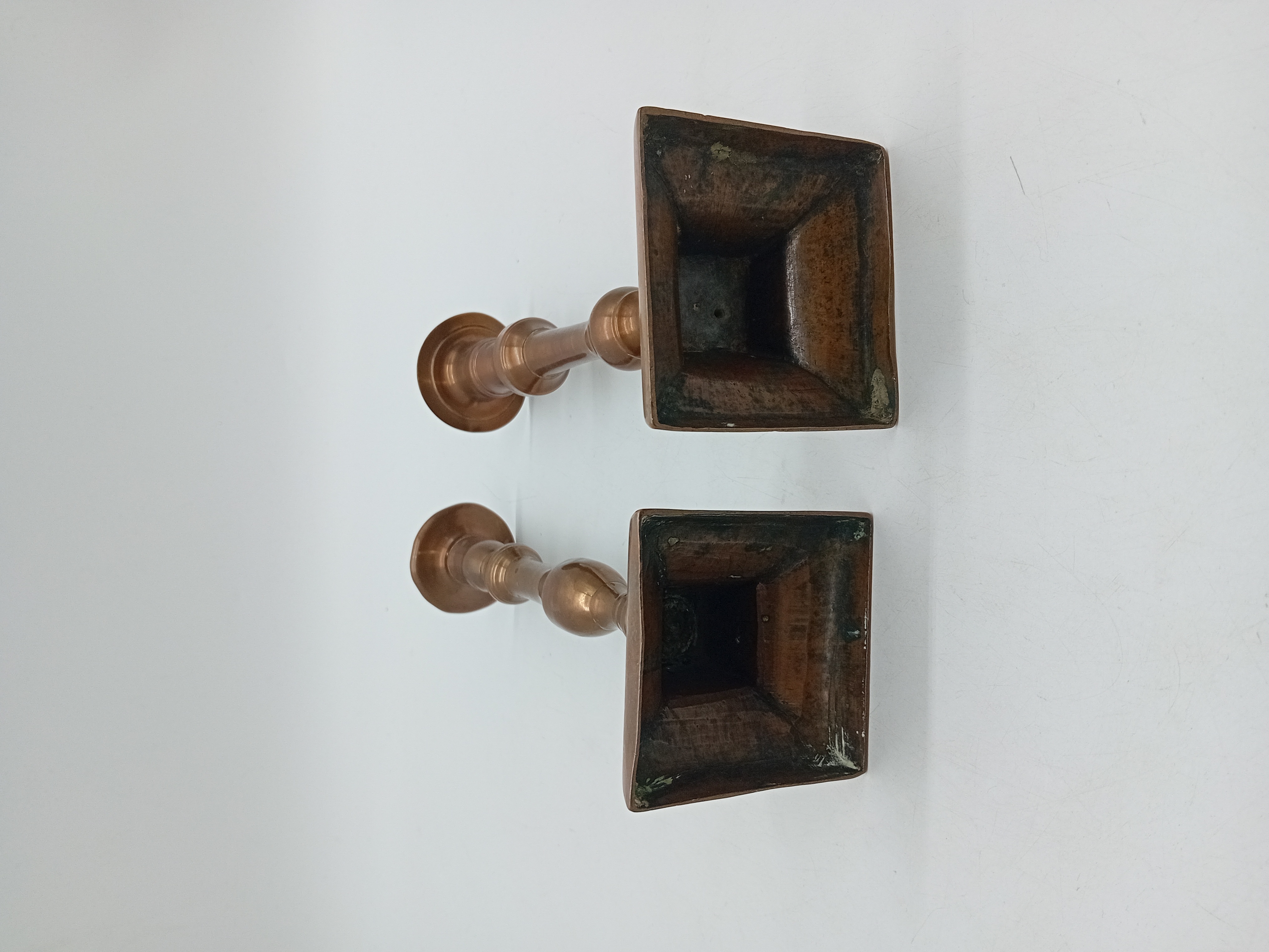 Paire De Bougeoirs Anciens En Laiton