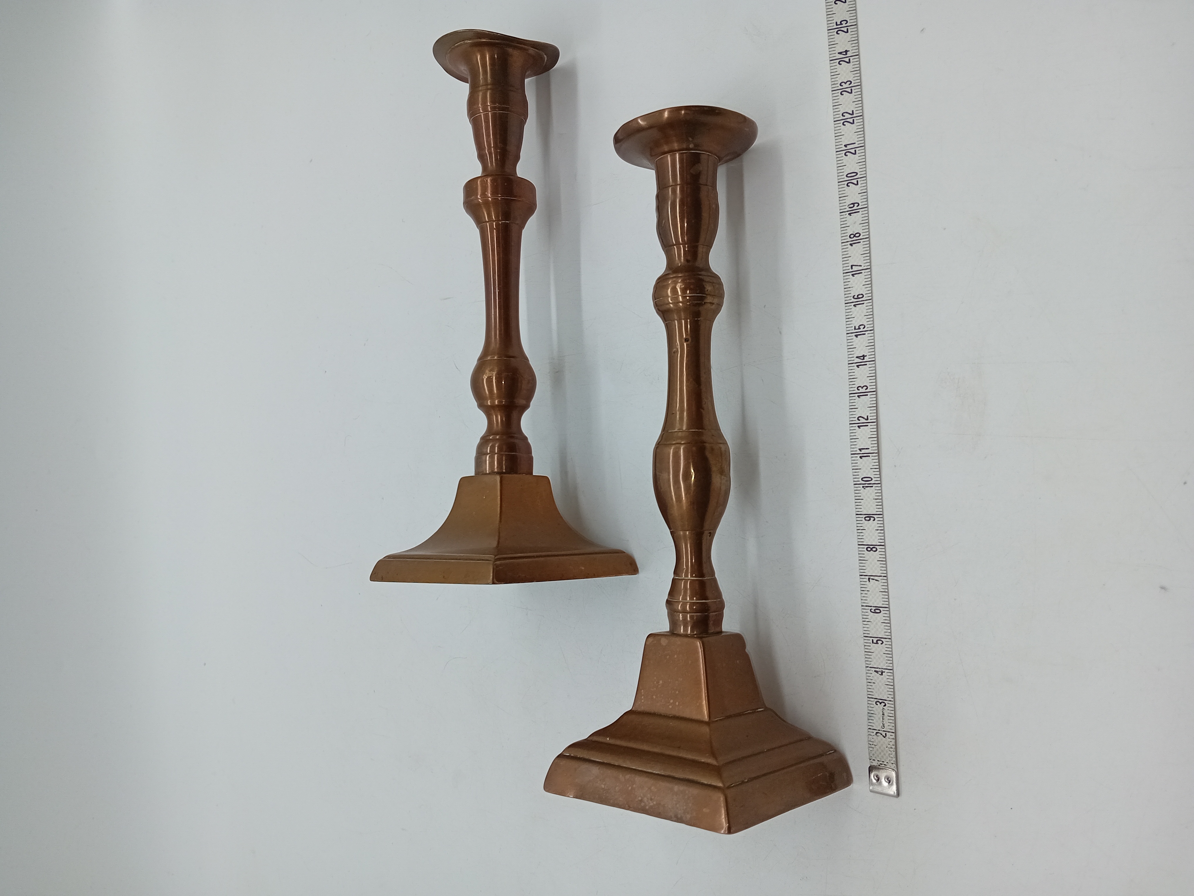 Paire De Bougeoirs Anciens En Laiton