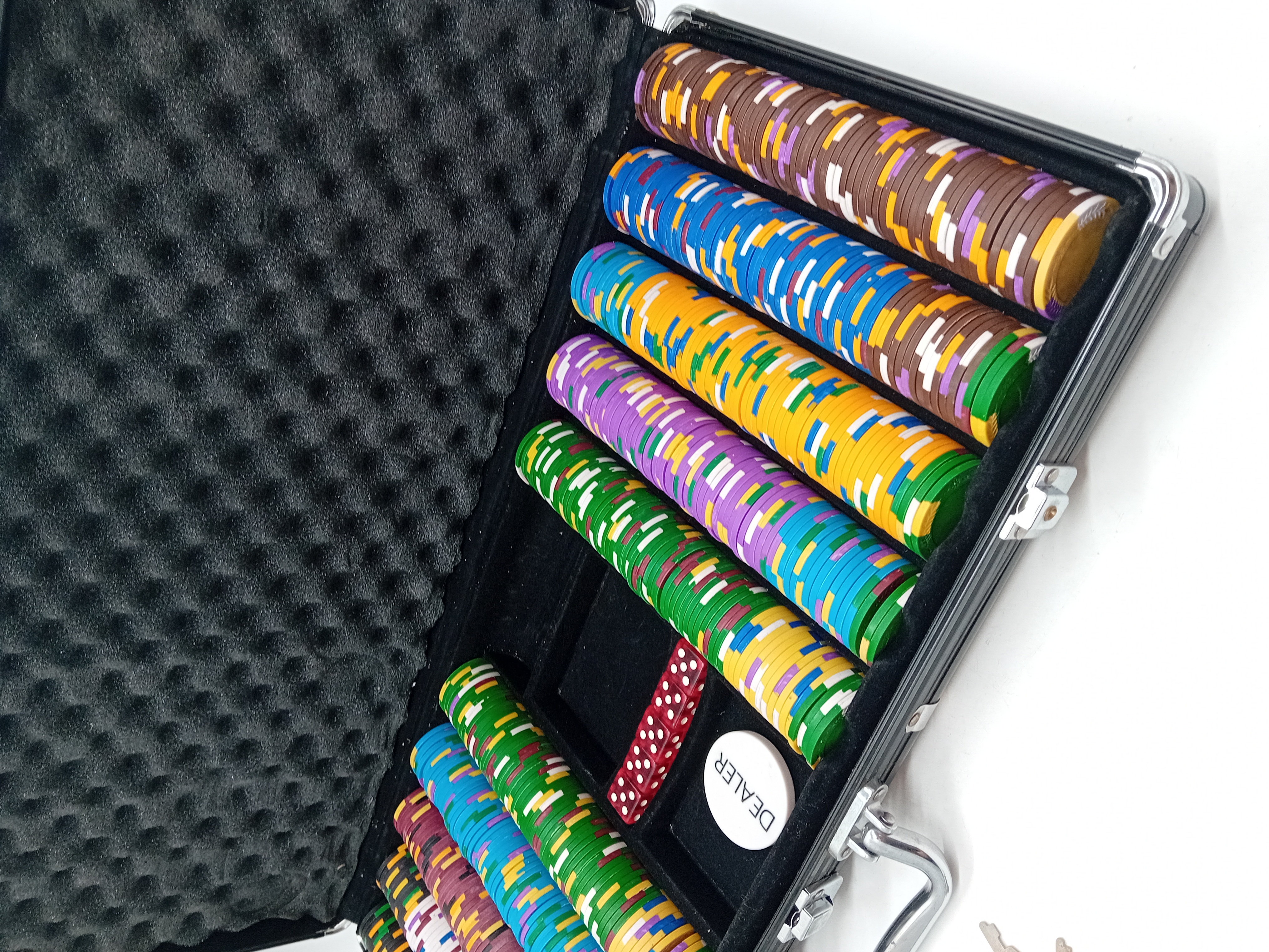 Mallette De Poker Avec Jetons Et Dés