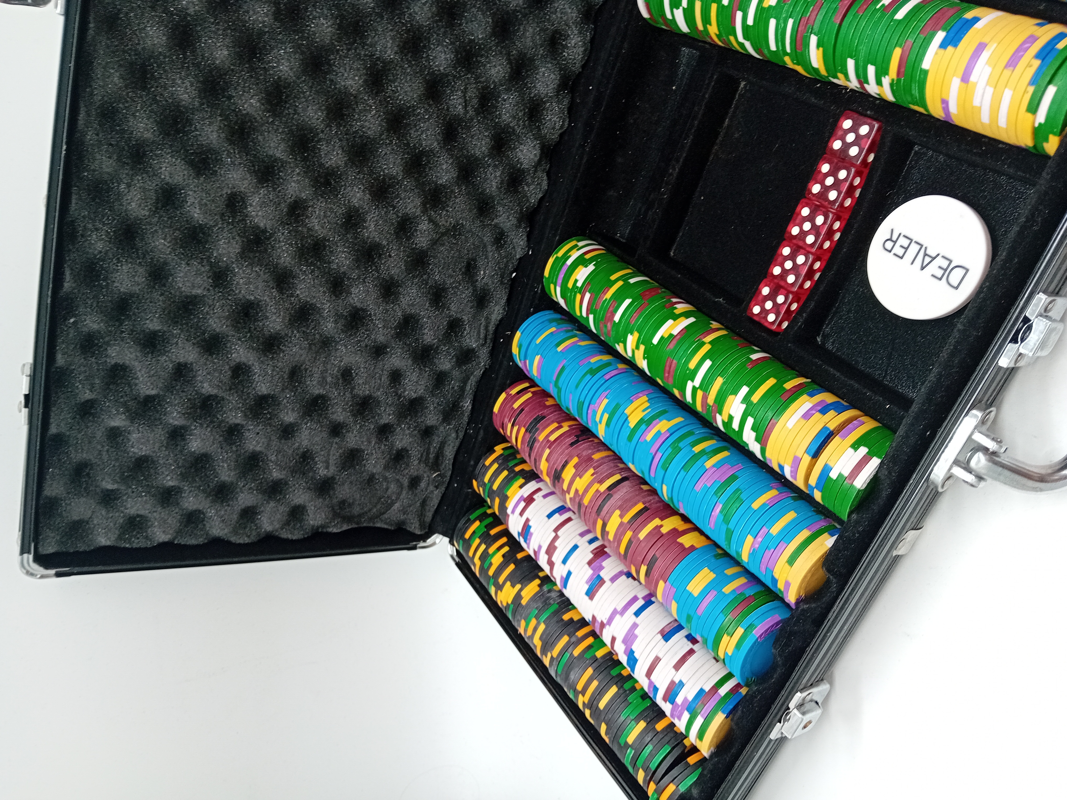 Mallette De Poker Avec Jetons Et Dés