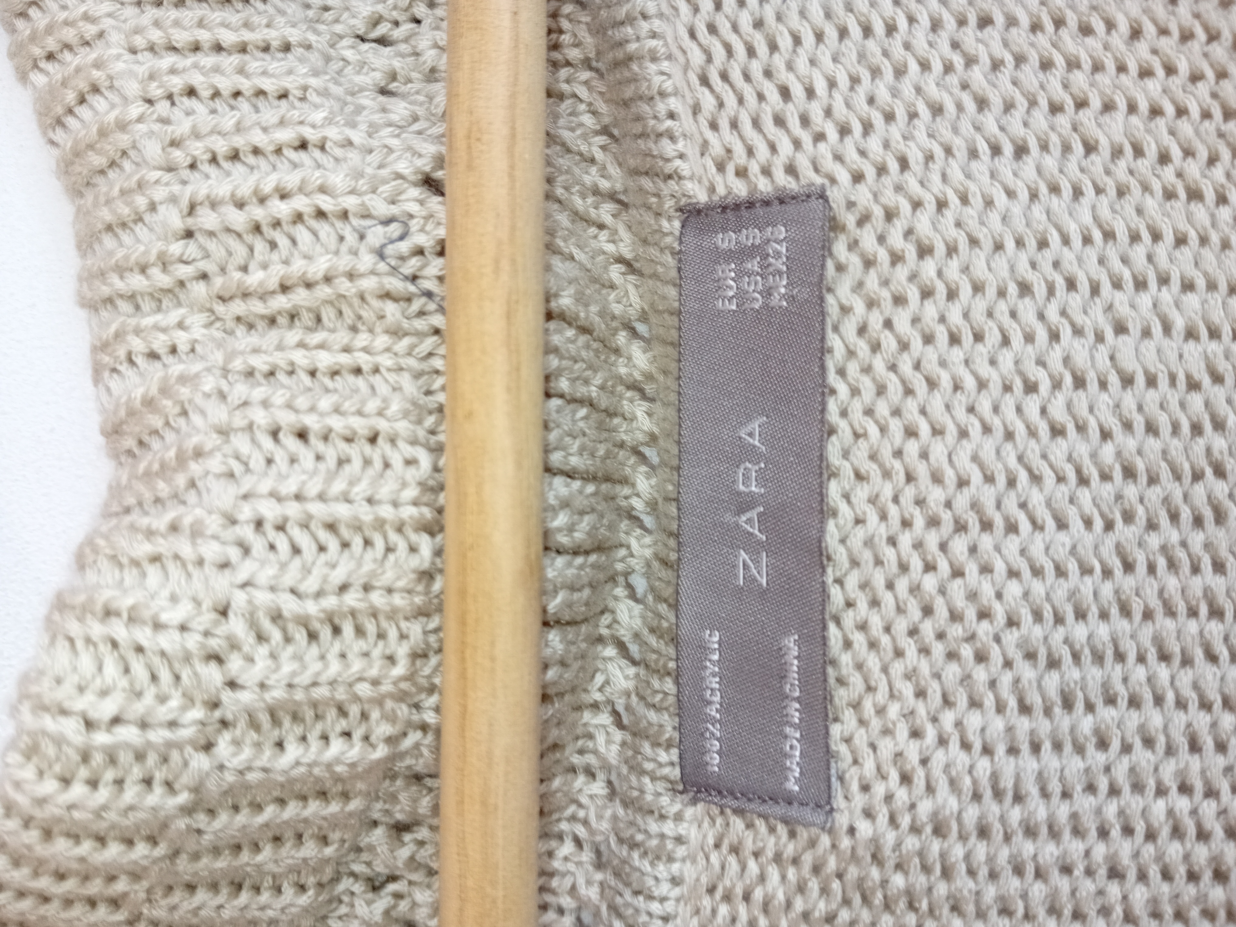 Gilet court en maille beige ZARA