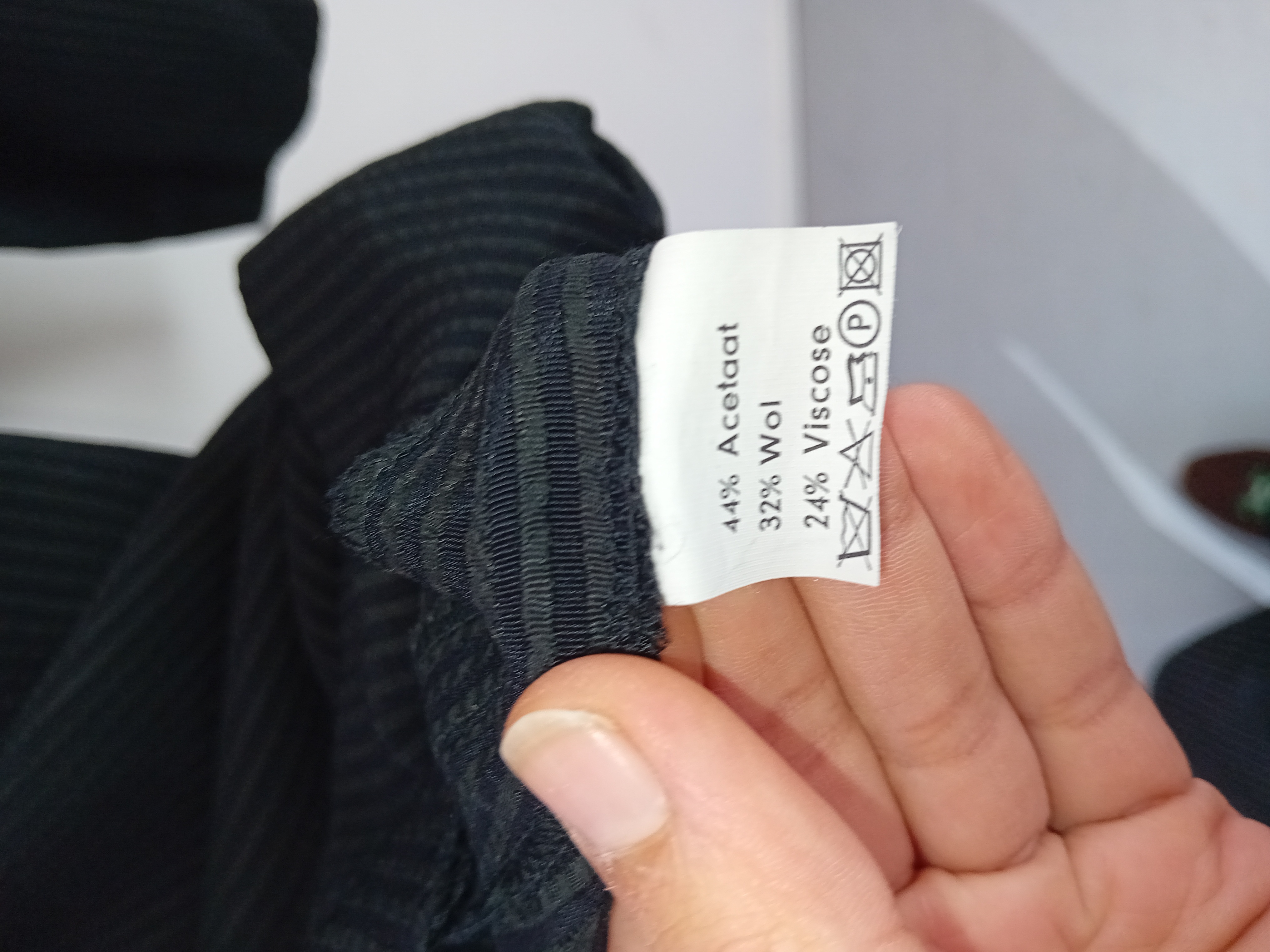 Robe Noire En Laine Et Viscose Porcini