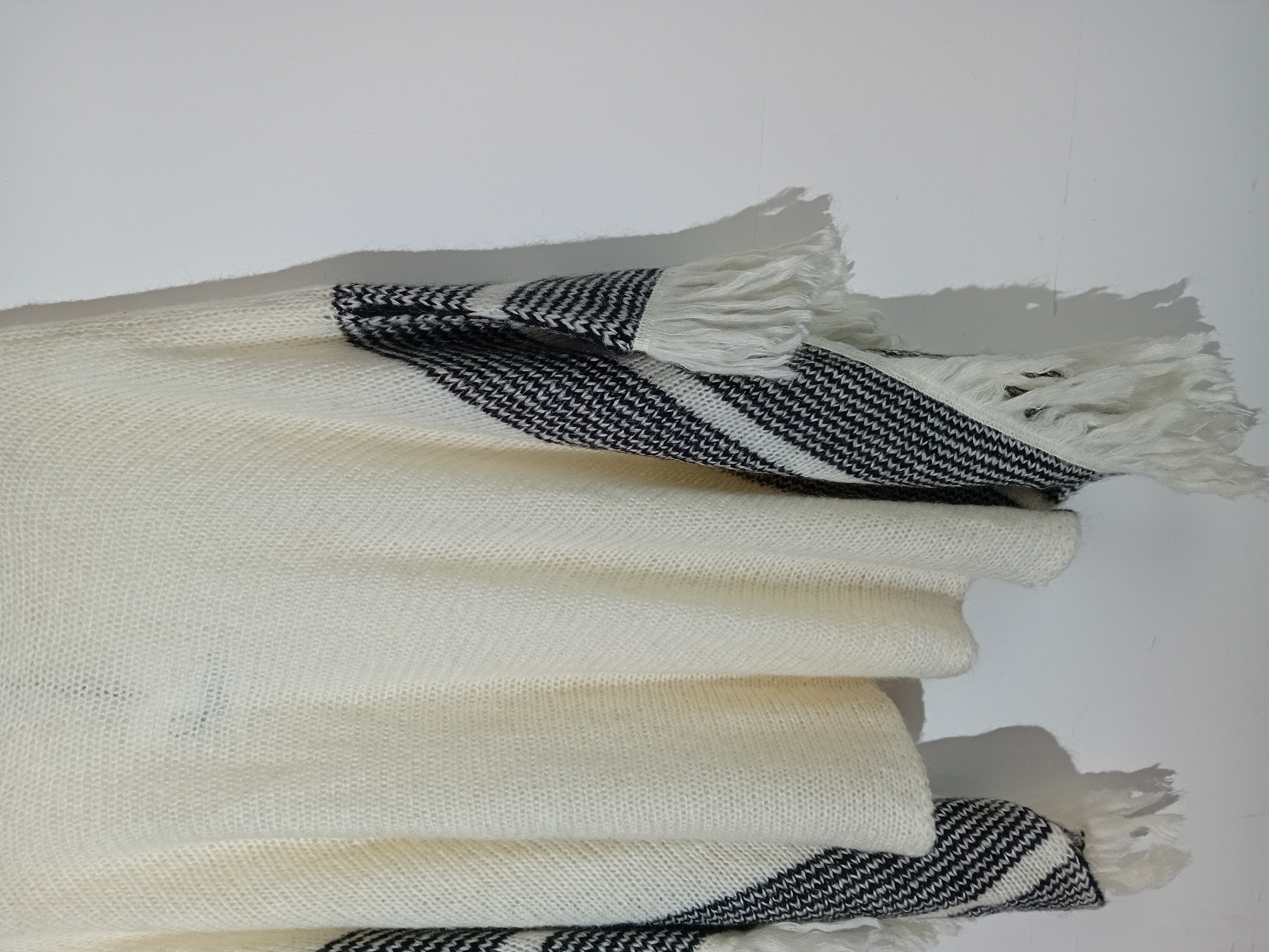 Poncho 8pm Maille Mohair Blanc Noir