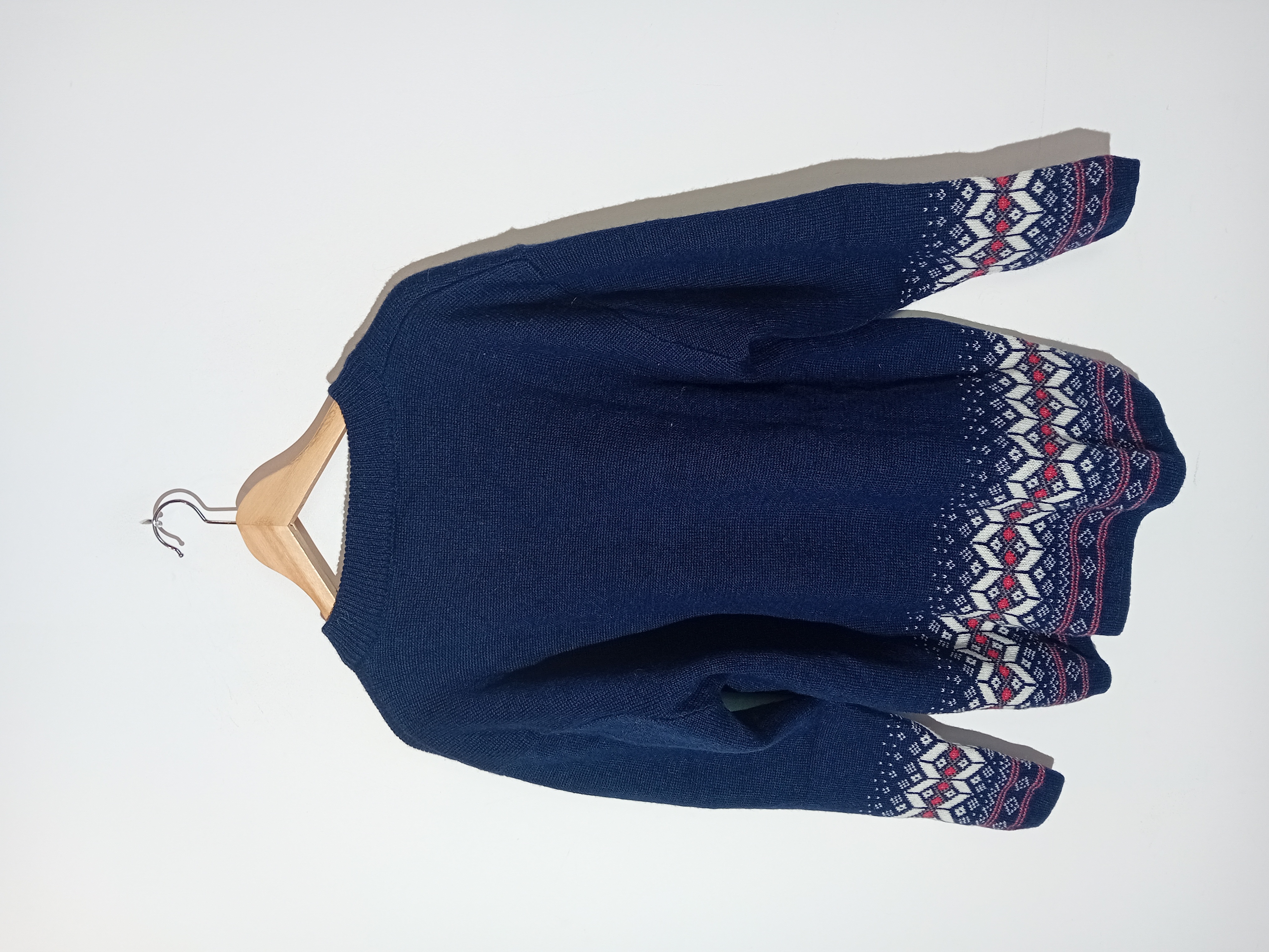 Pull en laine mérinos bleu marine à motifs nordiques